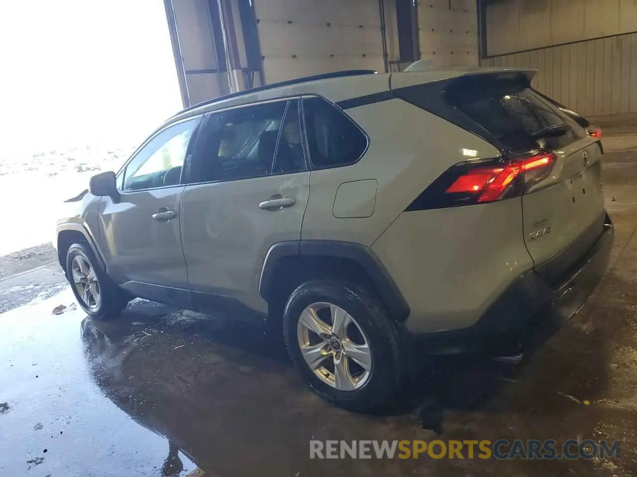 2 Photograph of a damaged car 2T3P1RFV8MW209328 TOYOTA RAV4 2021