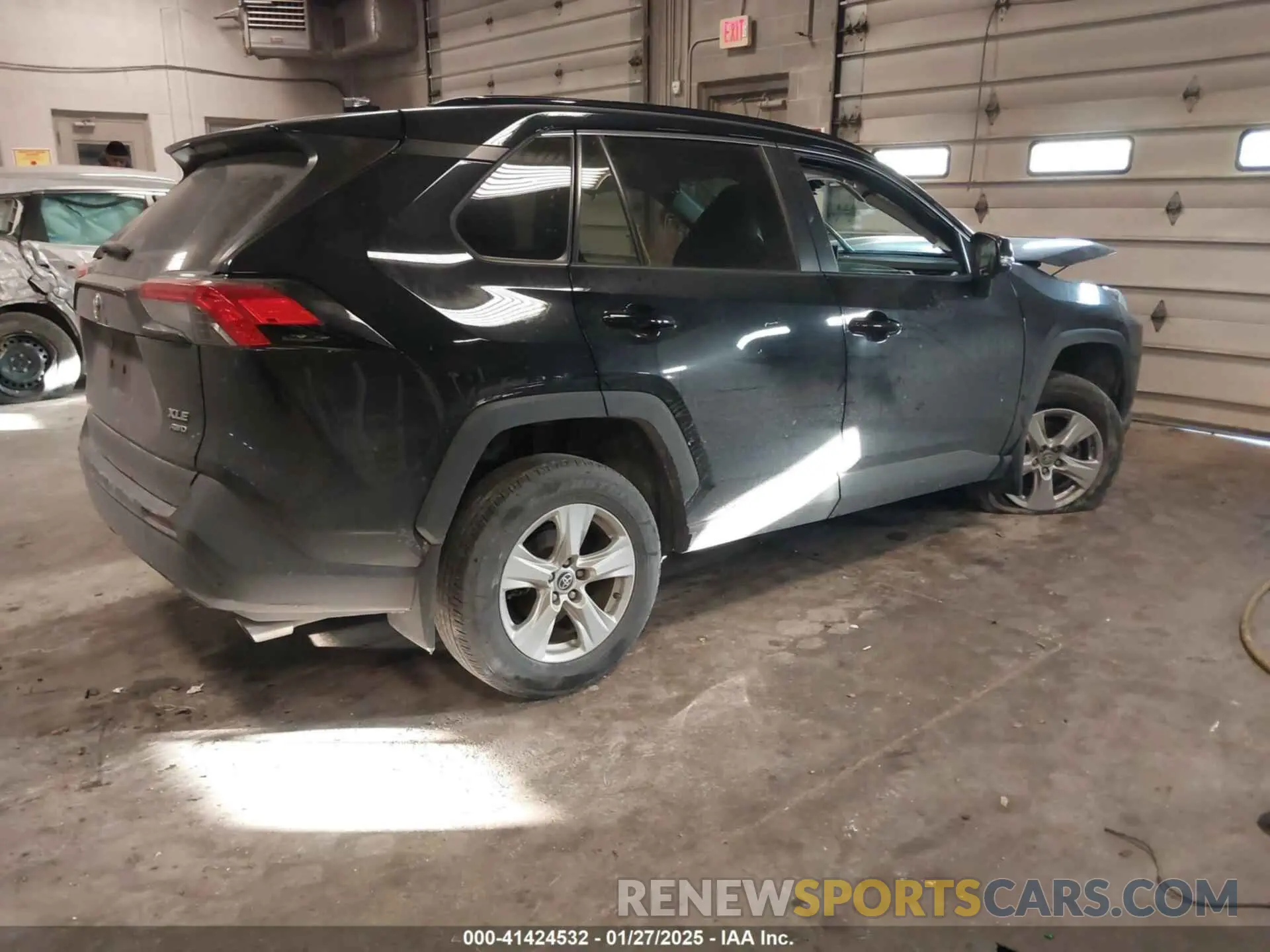 4 Photograph of a damaged car 2T3P1RFV9MC203815 TOYOTA RAV4 2021