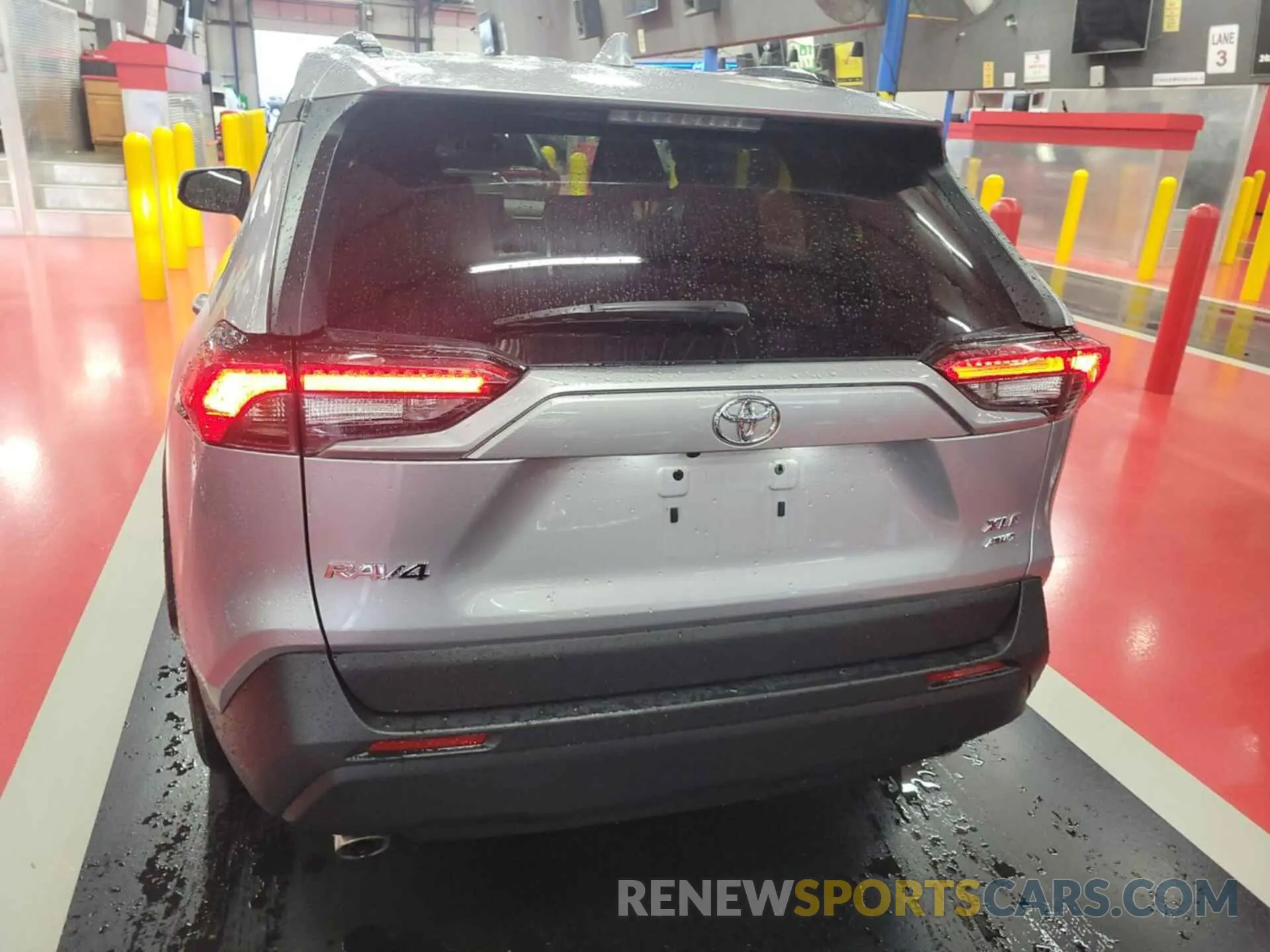 8 Photograph of a damaged car 2T3P1RFV9MC233574 TOYOTA RAV4 2021