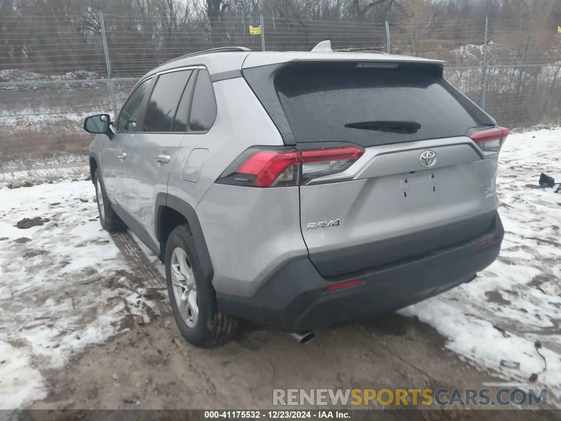 3 Photograph of a damaged car 2T3P1RFVXMW212389 TOYOTA RAV4 2021