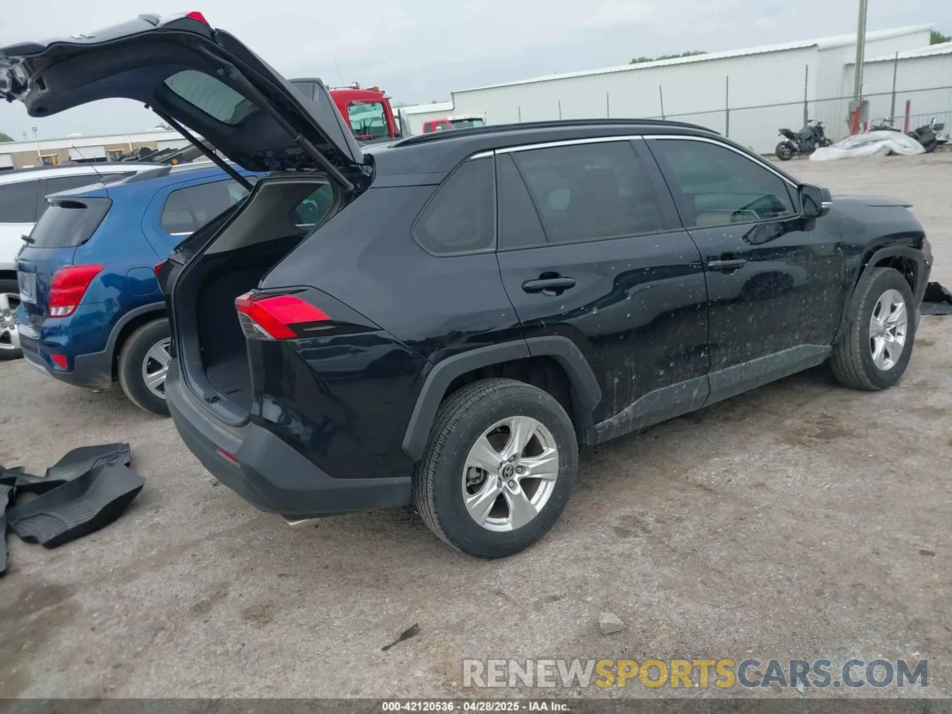 4 Photograph of a damaged car 2T3P1RFVXMW227426 TOYOTA RAV4 2021