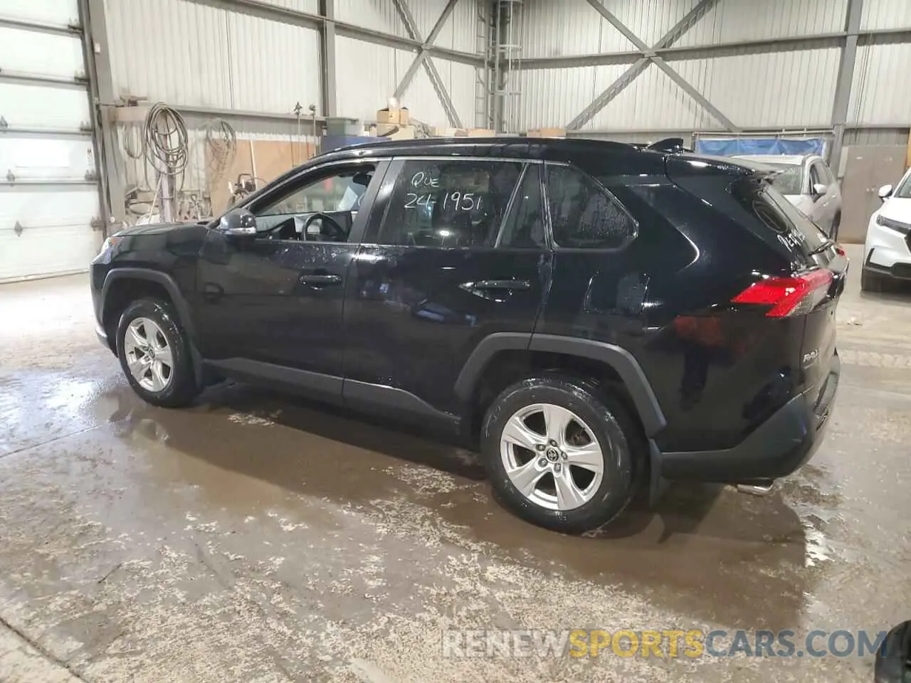2 Фотография поврежденного автомобиля 2T3R1RFV1MC241970 TOYOTA RAV4 2021
