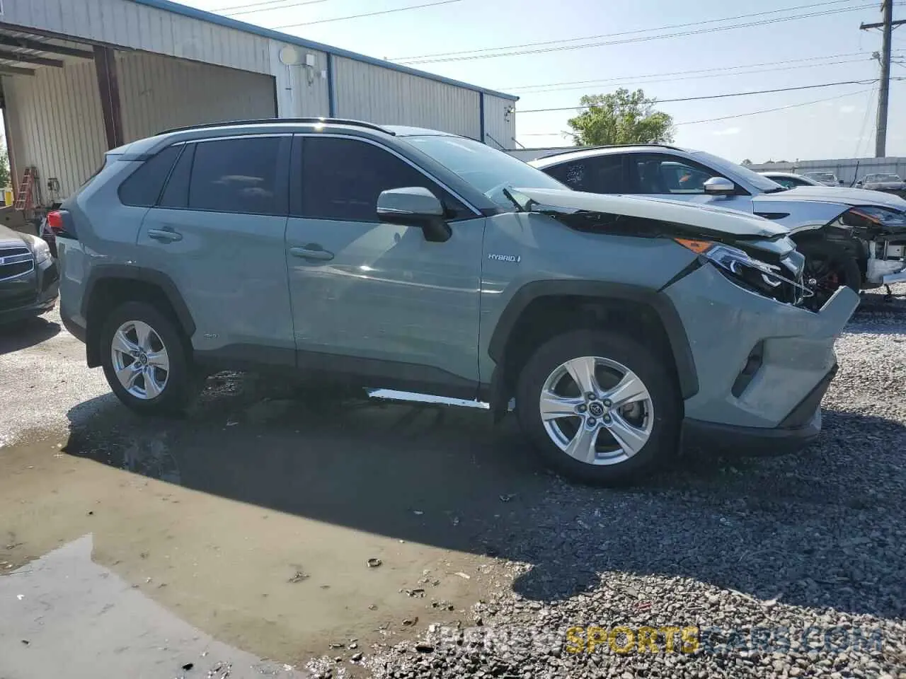 4 Photograph of a damaged car 2T3R6RFV2MW004775 TOYOTA RAV4 2021