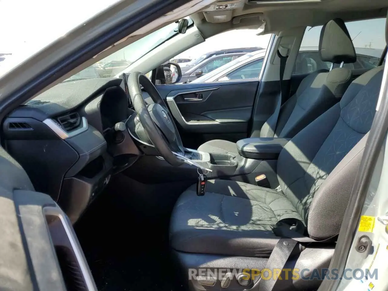 7 Photograph of a damaged car 2T3R6RFV6MW014967 TOYOTA RAV4 2021
