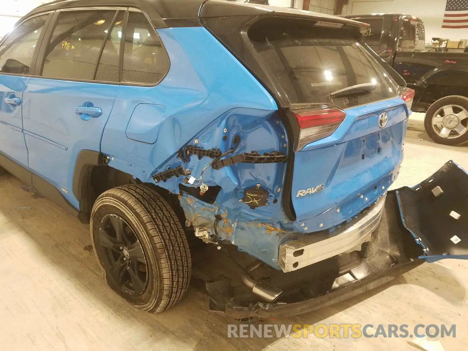 9 Photograph of a damaged car 2T3R6RFV7MW005663 TOYOTA RAV4 2021