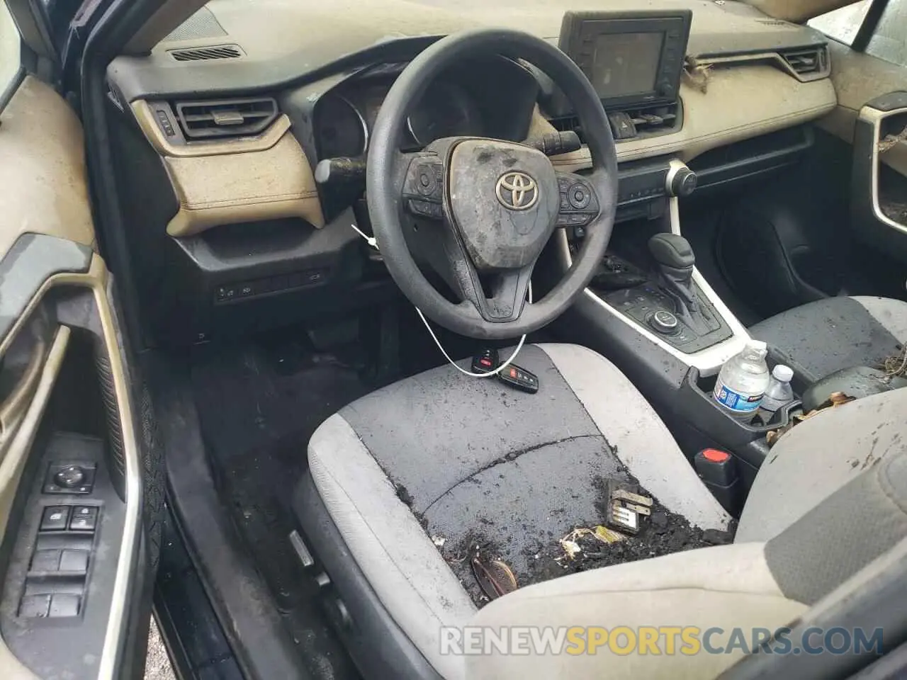 8 Photograph of a damaged car 2T3RWRFV9MW114125 TOYOTA RAV4 2021