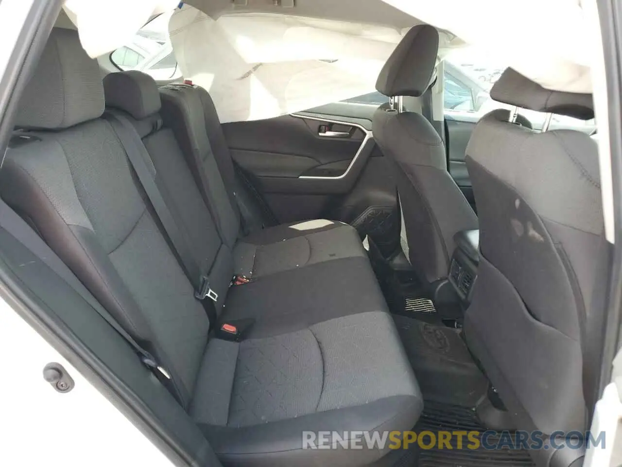 10 Photograph of a damaged car 2T3RWRFV9MW115999 TOYOTA RAV4 2021