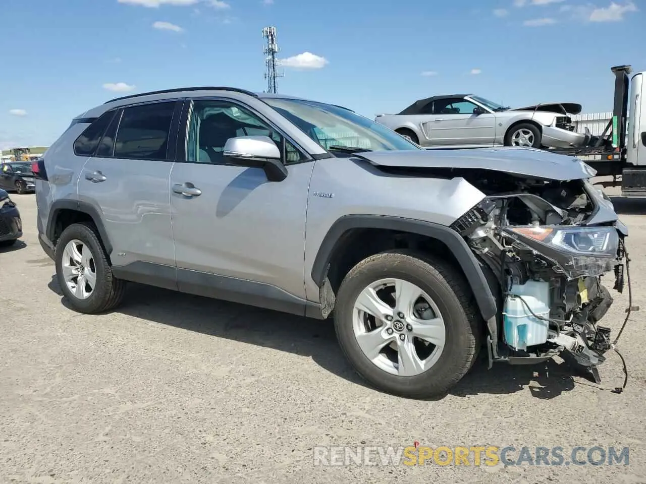 4 Photograph of a damaged car 2T3RWRFV9MW121785 TOYOTA RAV4 2021