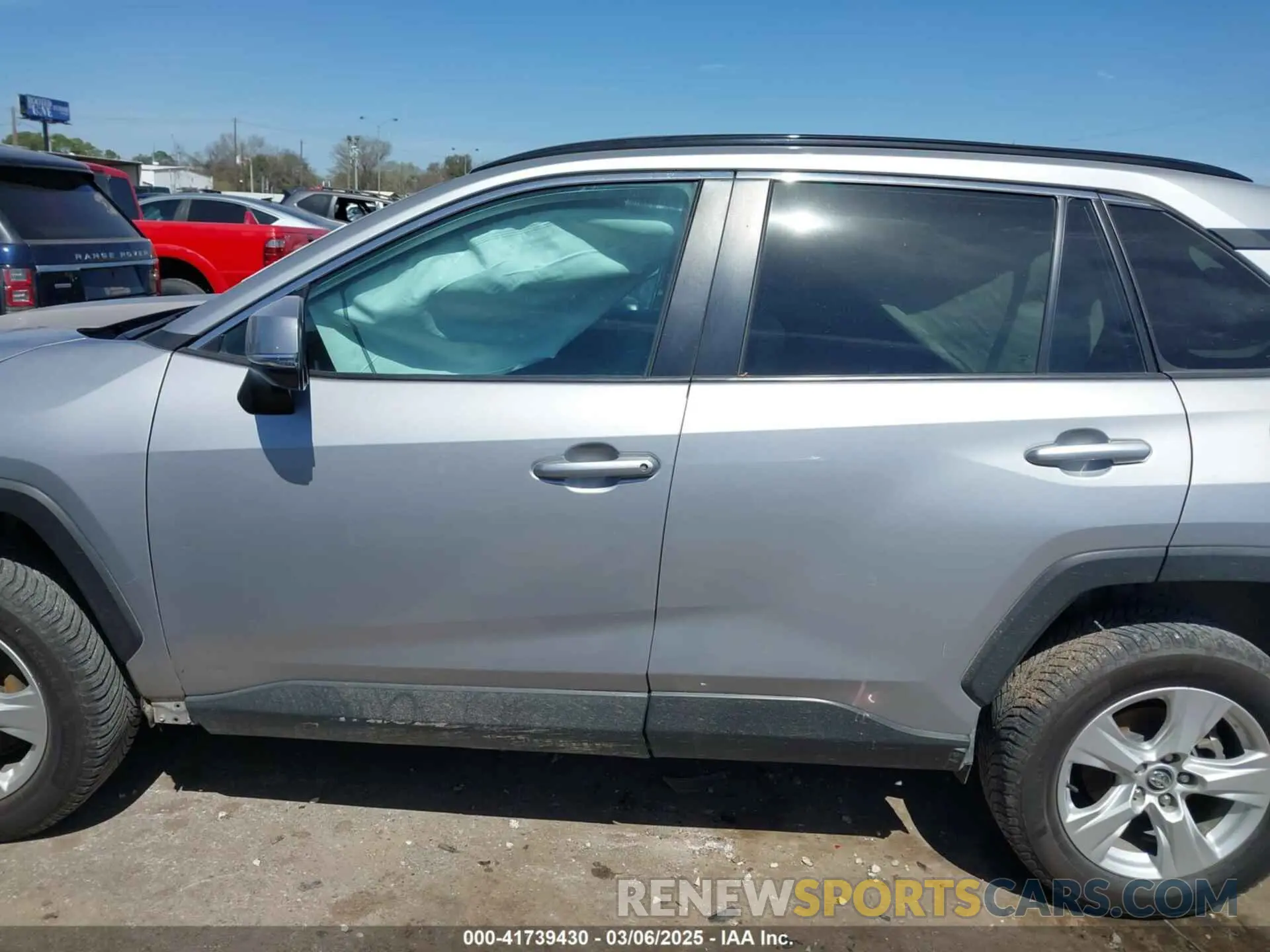 14 Photograph of a damaged car 2T3W1RFV0MW104858 TOYOTA RAV4 2021