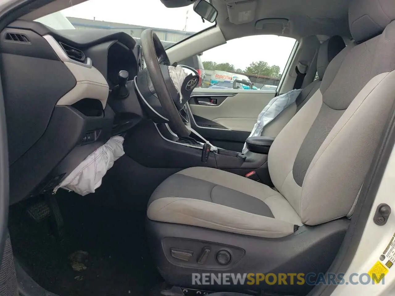 7 Photograph of a damaged car 2T3W1RFV0MW116041 TOYOTA RAV4 2021