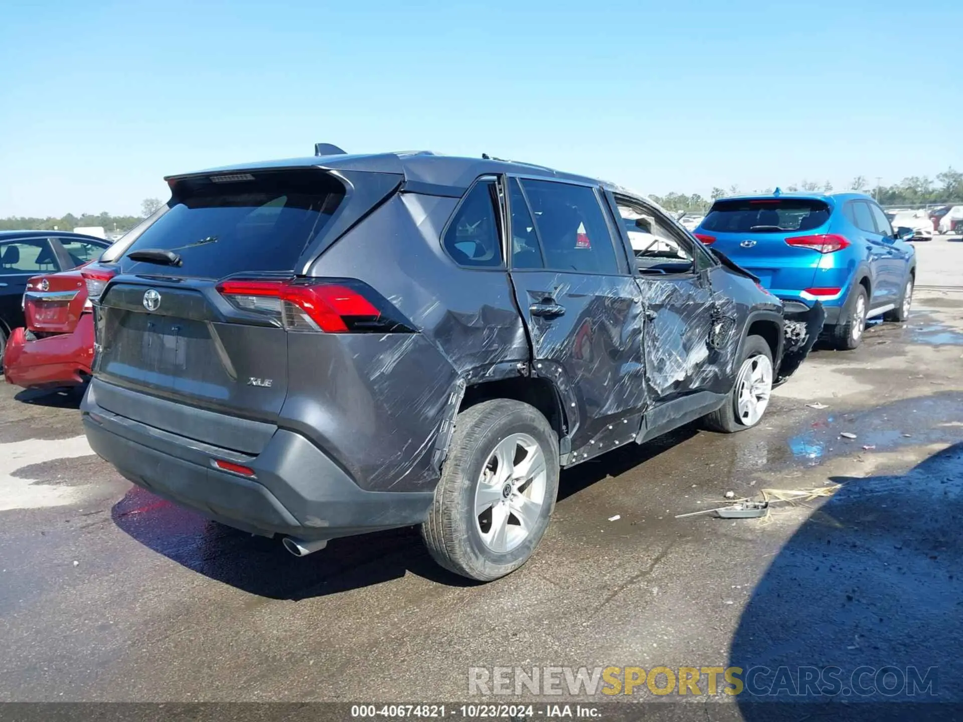 4 Photograph of a damaged car 2T3W1RFV0MW126066 TOYOTA RAV4 2021