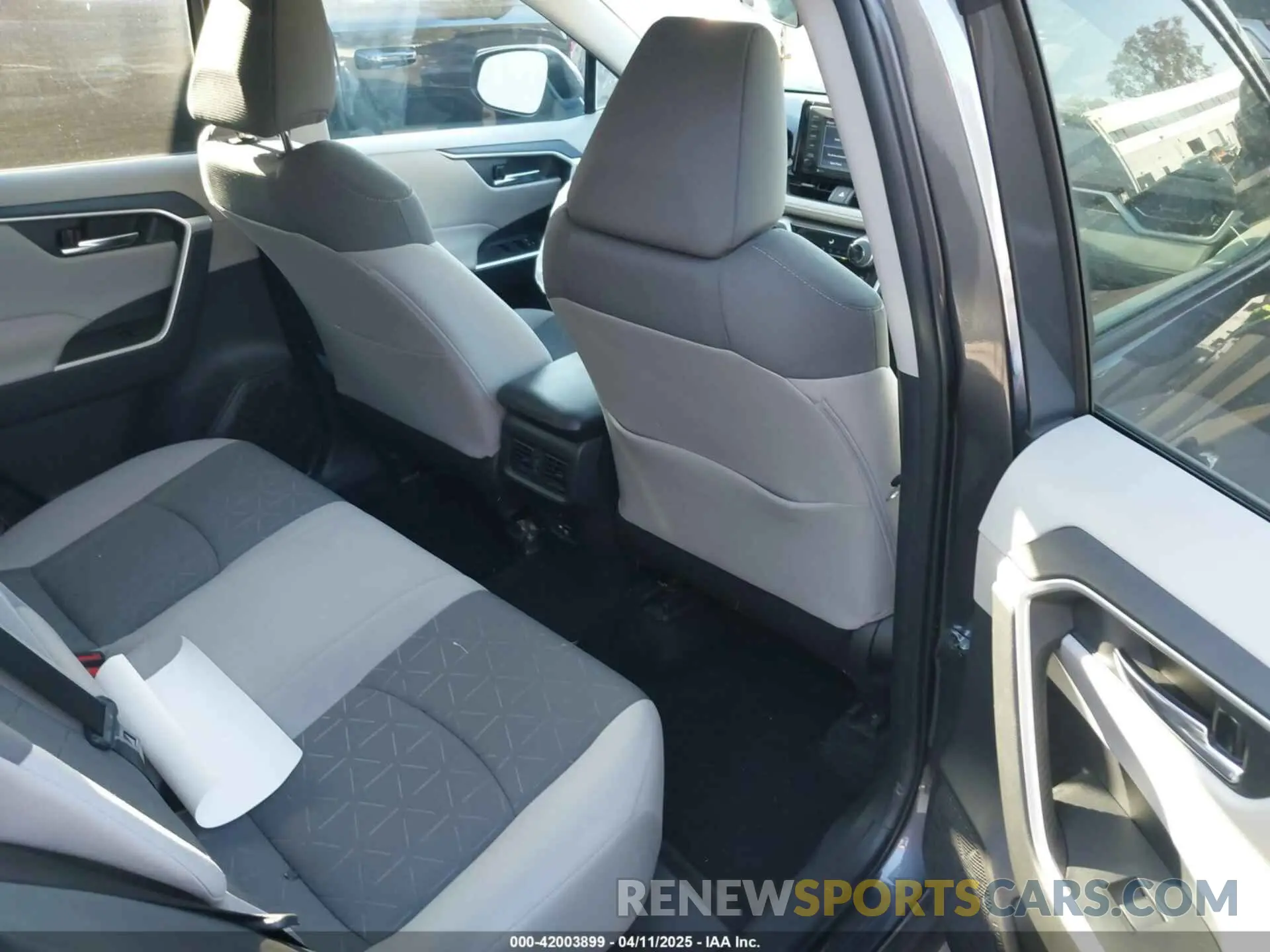 8 Фотография поврежденного автомобиля 2T3W1RFV1MC158171 TOYOTA RAV4 2021