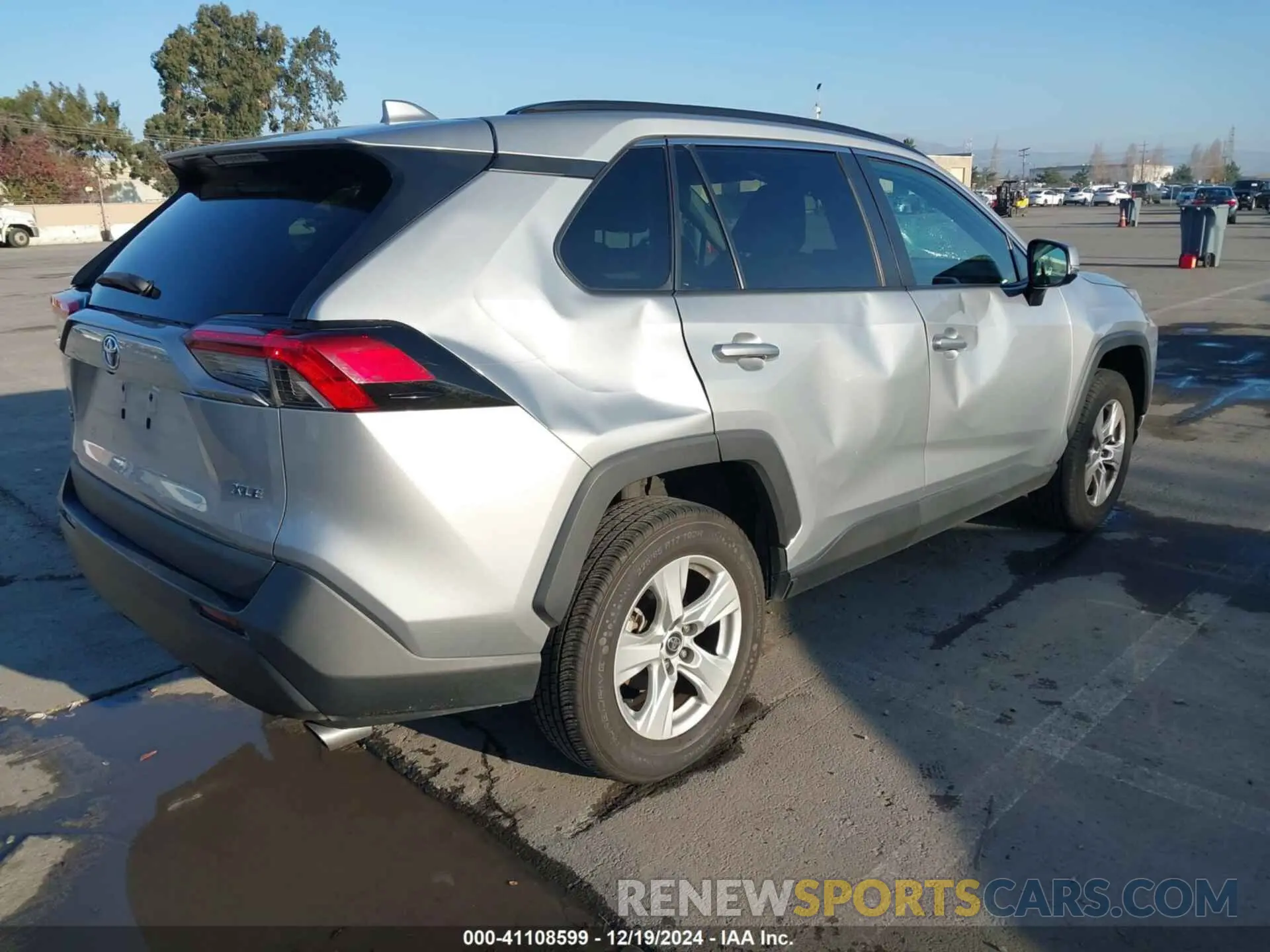 4 Photograph of a damaged car 2T3W1RFV1MW119434 TOYOTA RAV4 2021