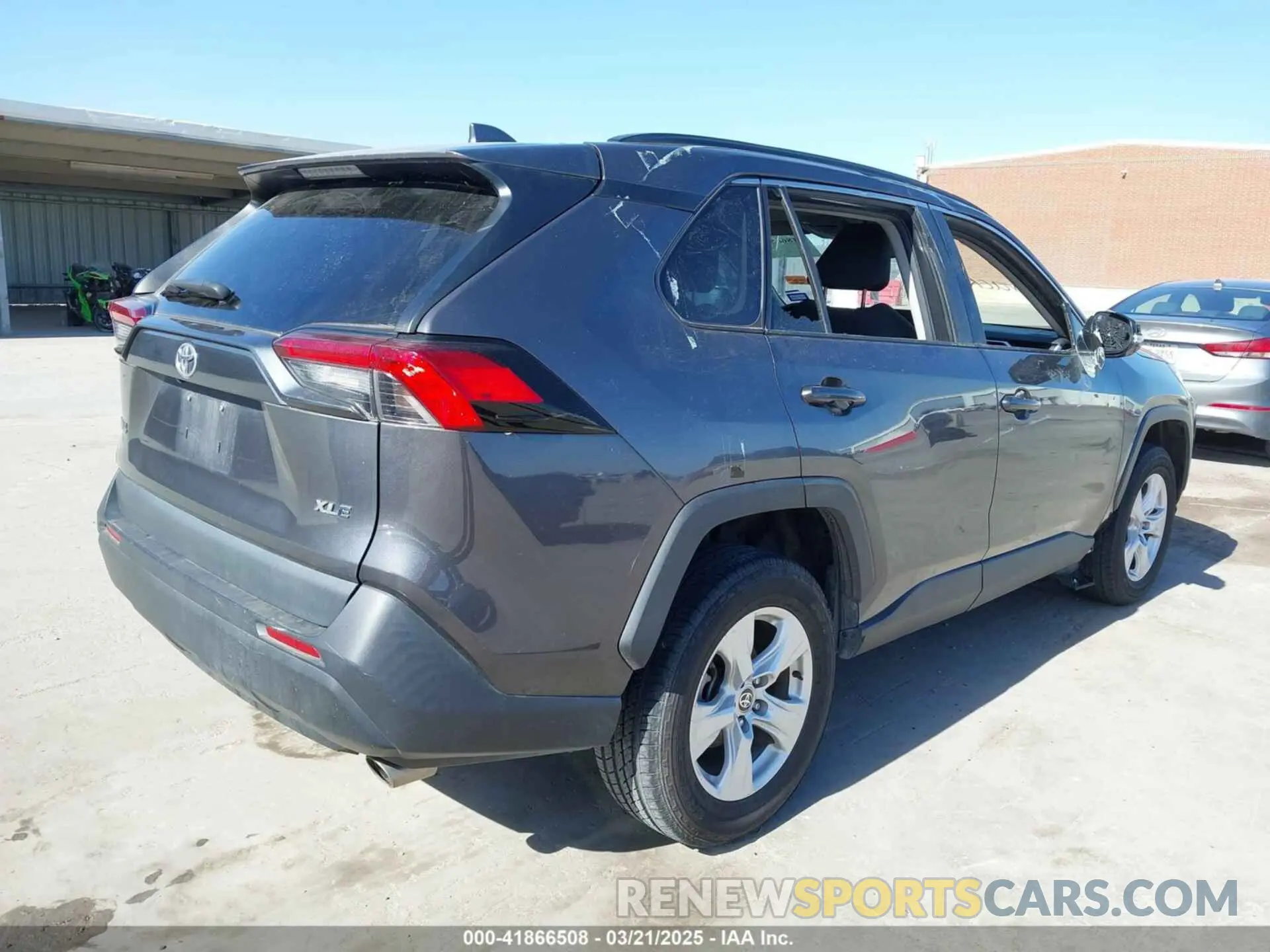 4 Photograph of a damaged car 2T3W1RFV1MW137173 TOYOTA RAV4 2021
