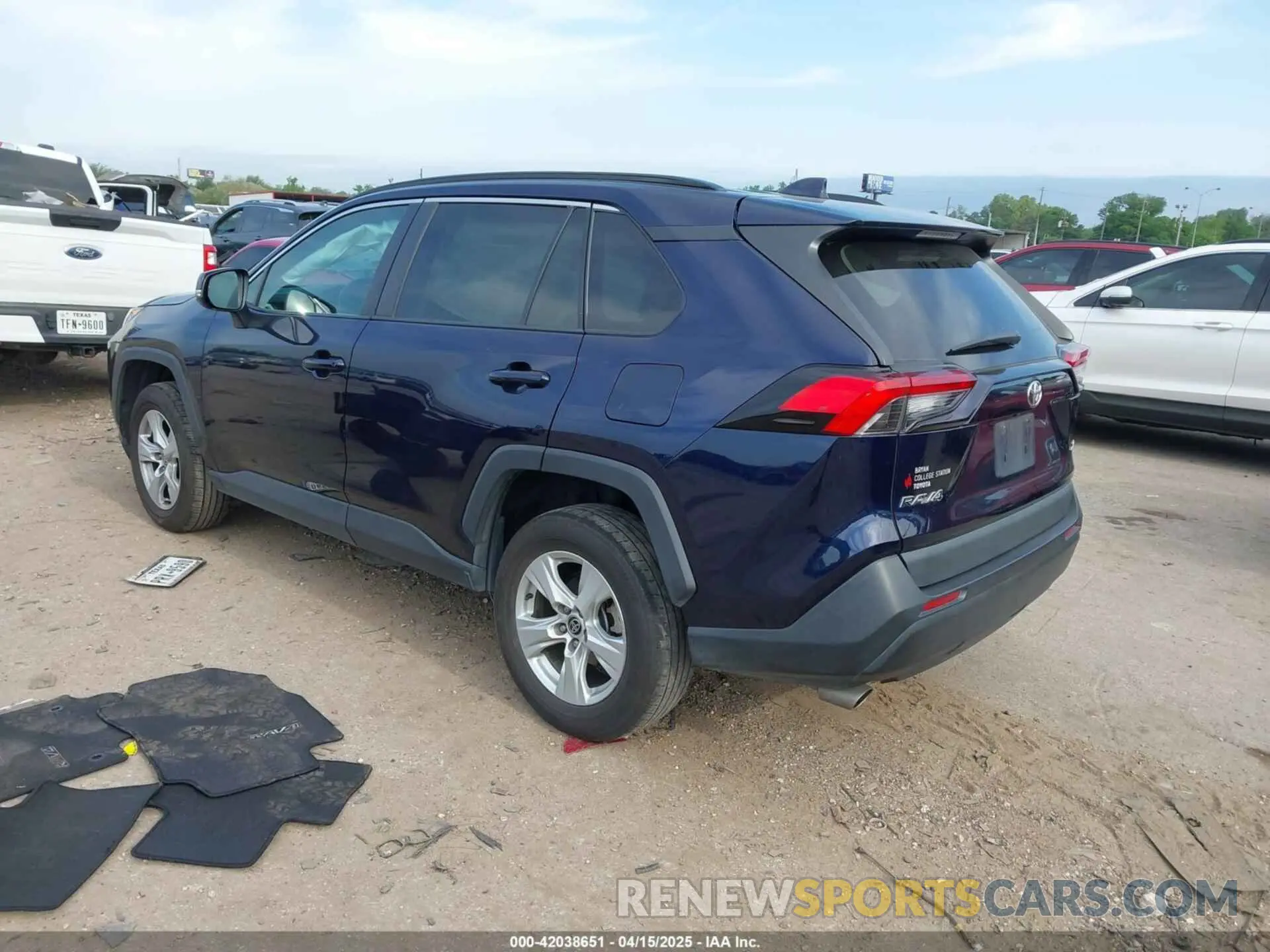 3 Фотография поврежденного автомобиля 2T3W1RFV1MW151025 TOYOTA RAV4 2021