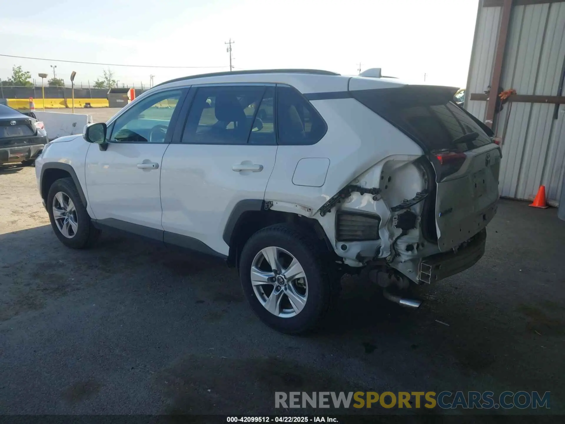 3 Фотография поврежденного автомобиля 2T3W1RFV2MC088180 TOYOTA RAV4 2021