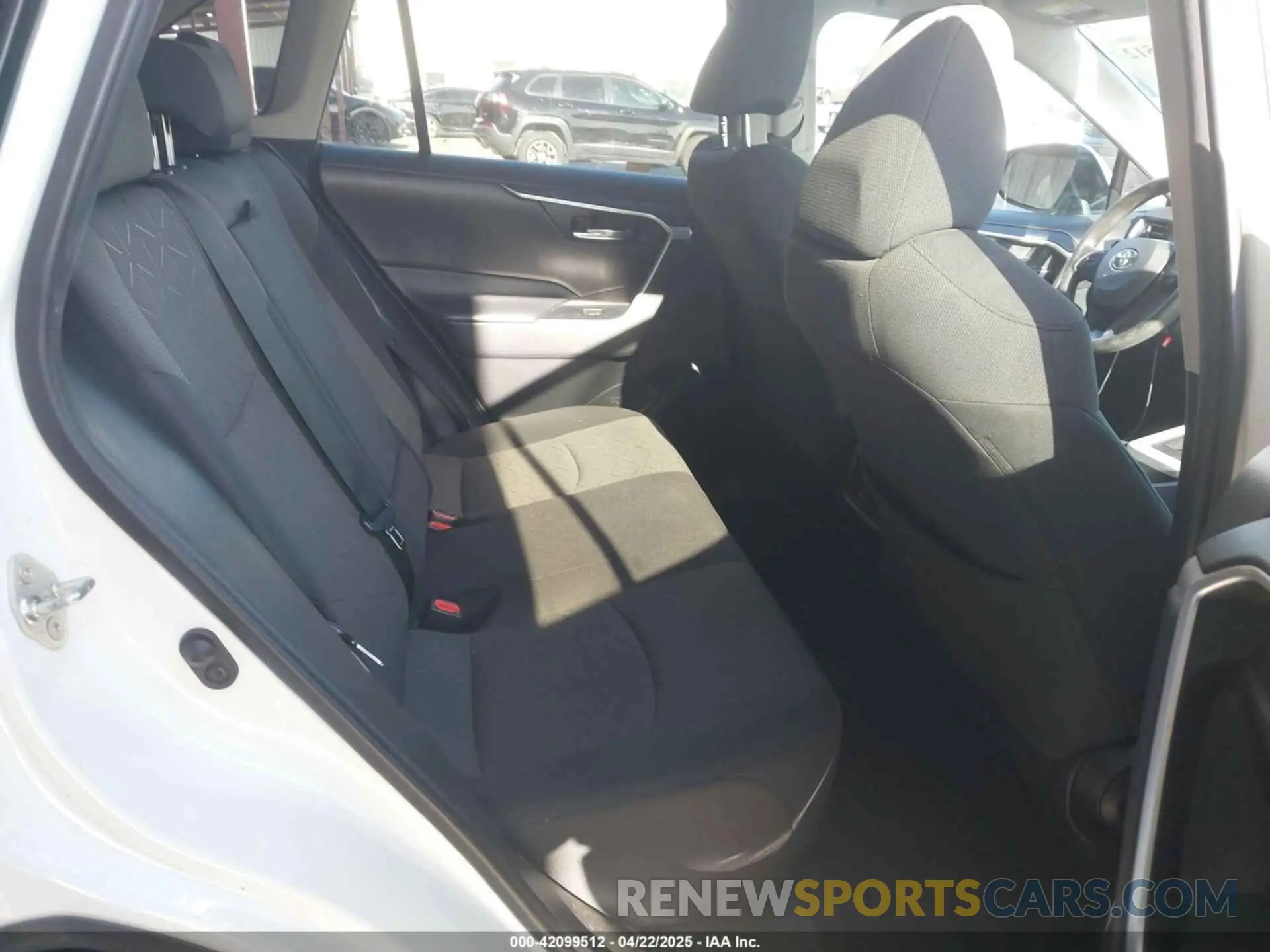 8 Фотография поврежденного автомобиля 2T3W1RFV2MC088180 TOYOTA RAV4 2021