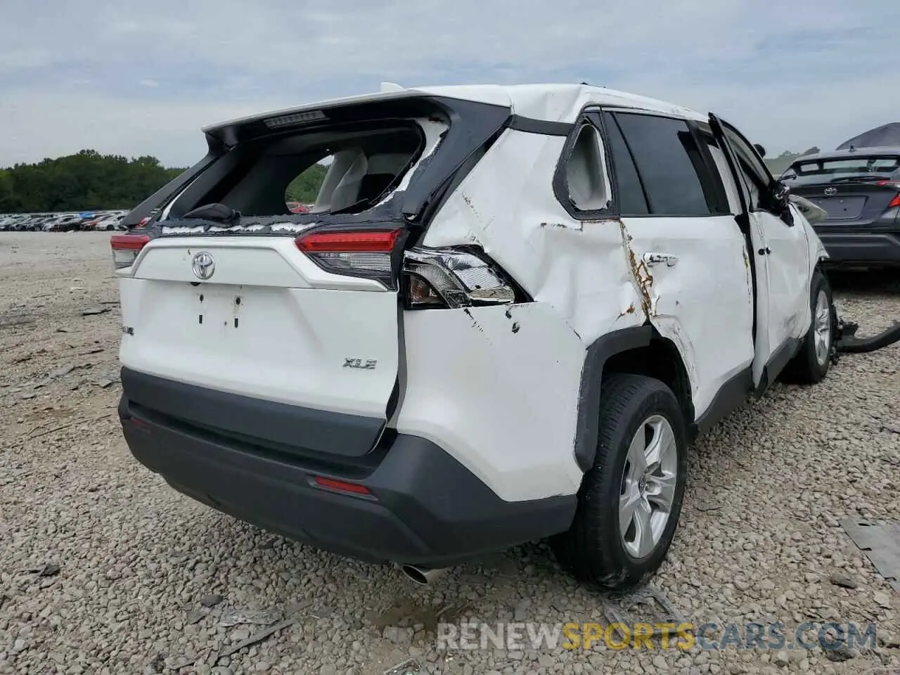 4 Photograph of a damaged car 2T3W1RFV2MC131044 TOYOTA RAV4 2021