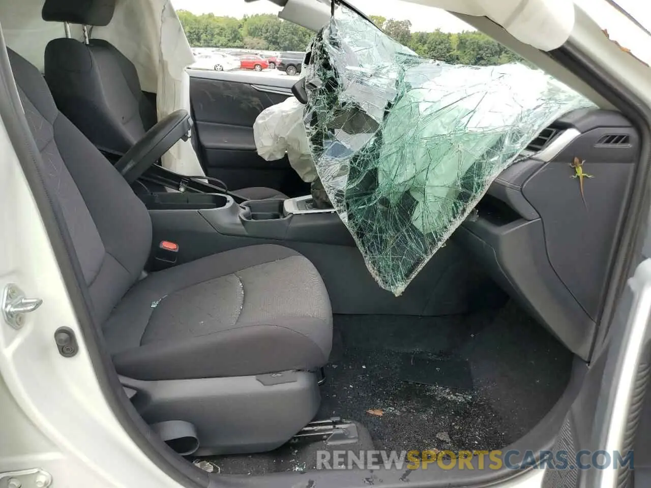 5 Photograph of a damaged car 2T3W1RFV2MC131044 TOYOTA RAV4 2021