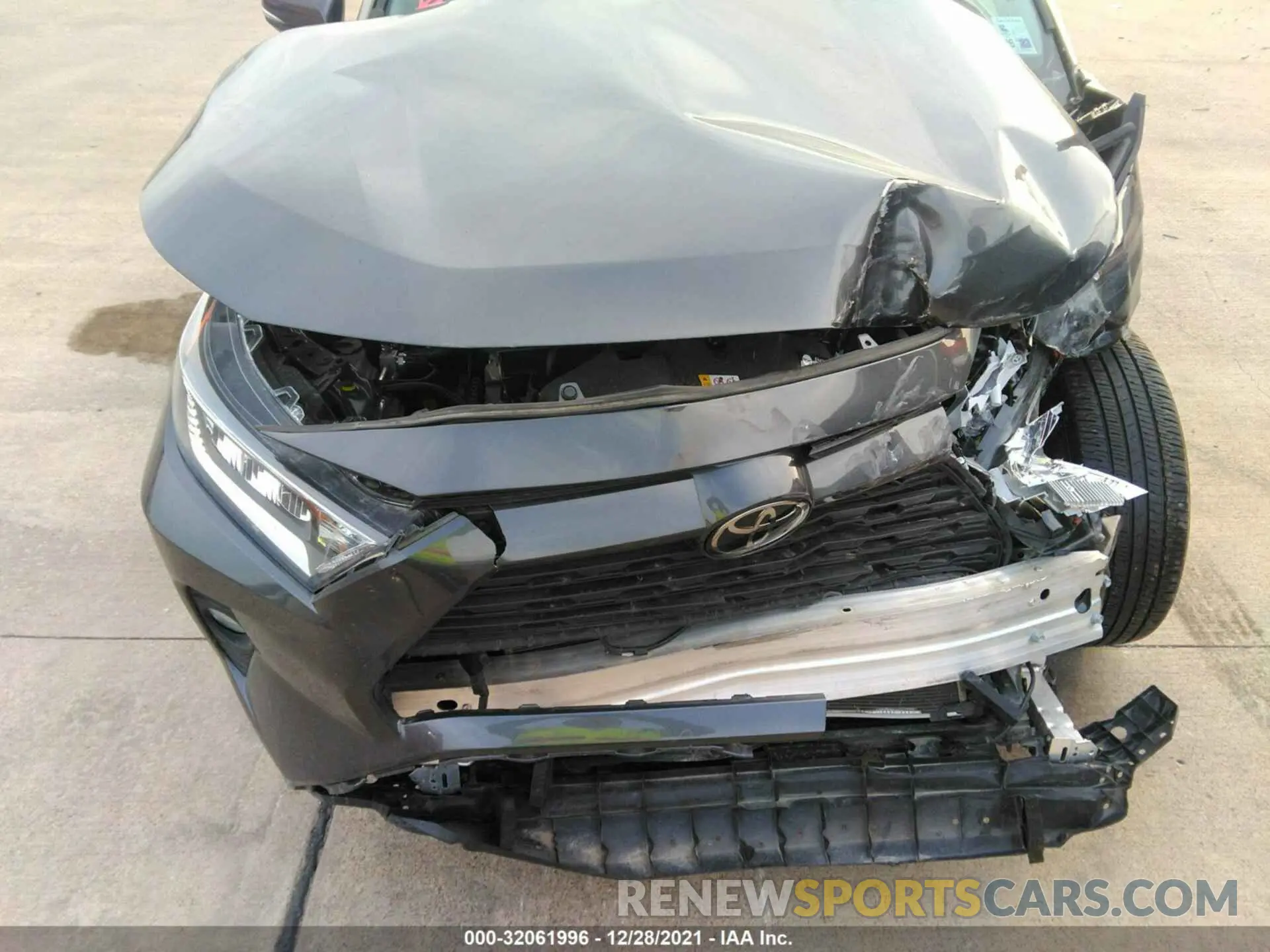 10 Photograph of a damaged car 2T3W1RFV2MC140620 TOYOTA RAV4 2021