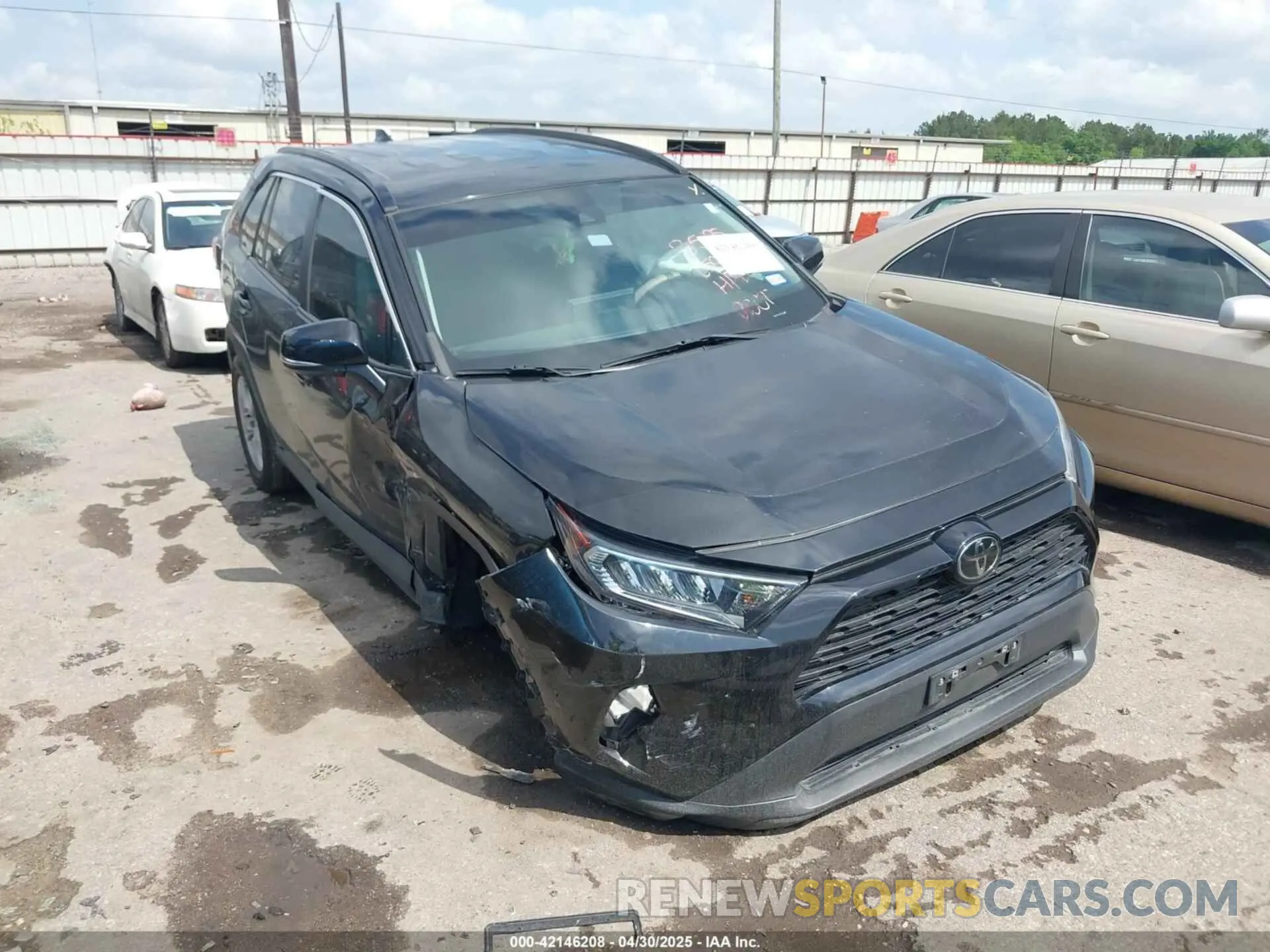 1 Photograph of a damaged car 2T3W1RFV2MW109141 TOYOTA RAV4 2021