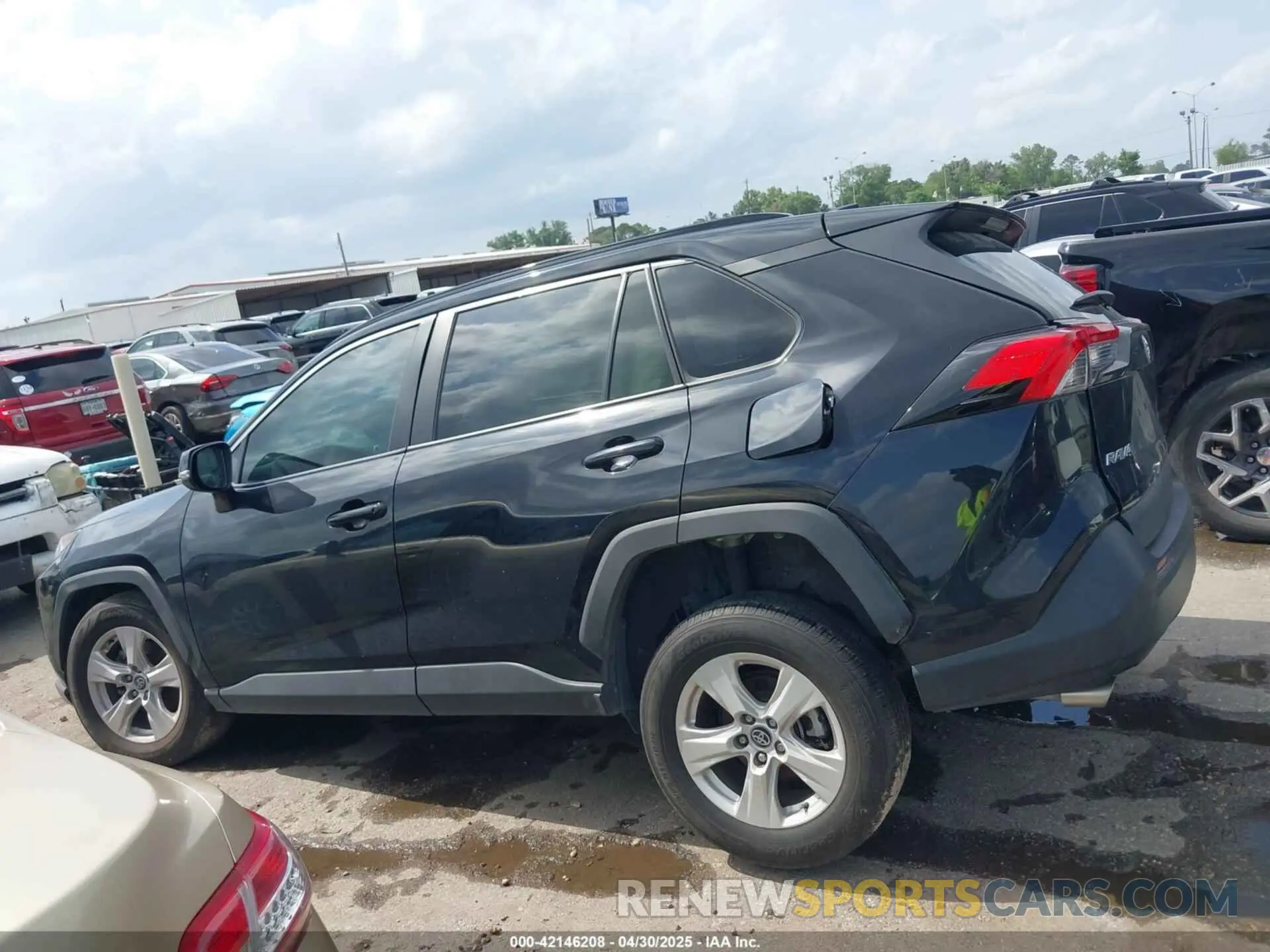 15 Photograph of a damaged car 2T3W1RFV2MW109141 TOYOTA RAV4 2021