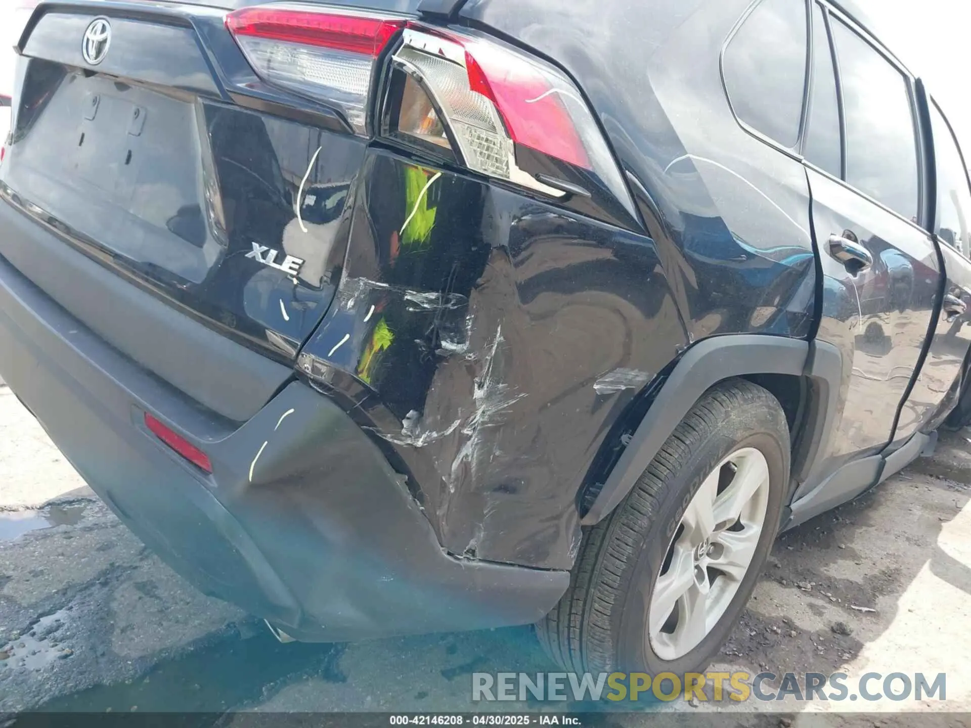 19 Photograph of a damaged car 2T3W1RFV2MW109141 TOYOTA RAV4 2021