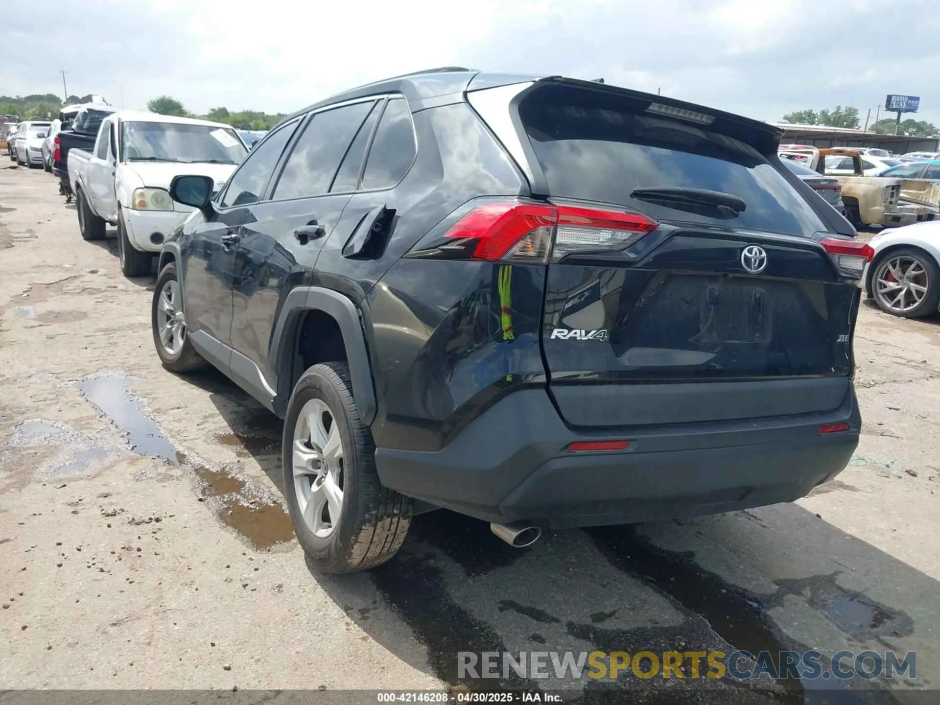 3 Photograph of a damaged car 2T3W1RFV2MW109141 TOYOTA RAV4 2021