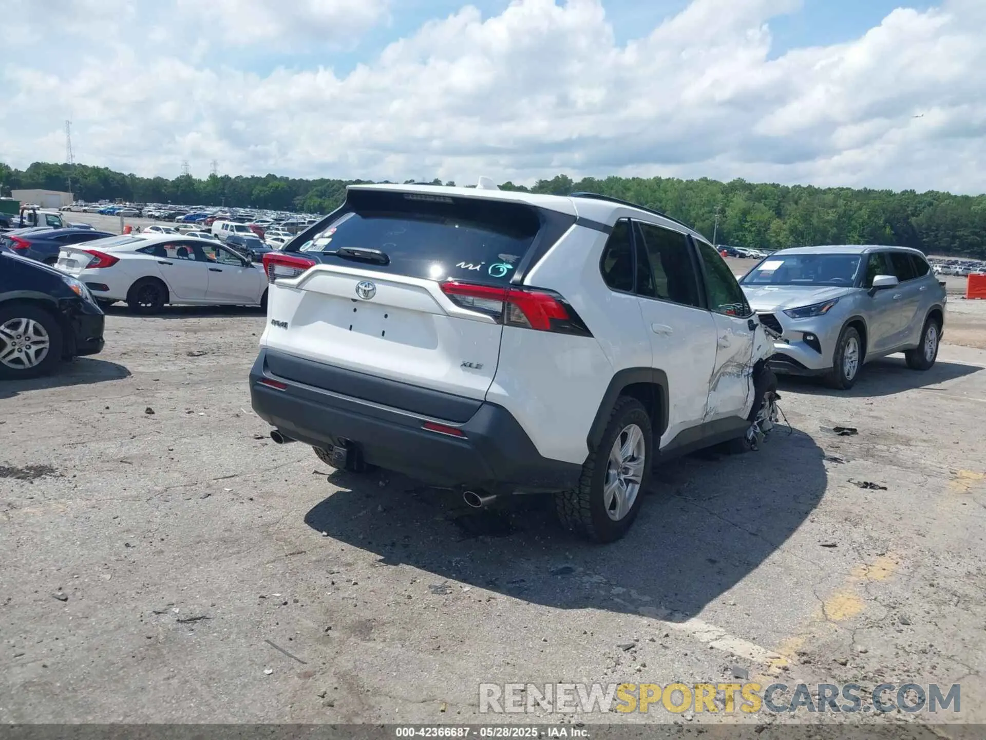 4 Photograph of a damaged car 2T3W1RFV2MW146030 TOYOTA RAV4 2021