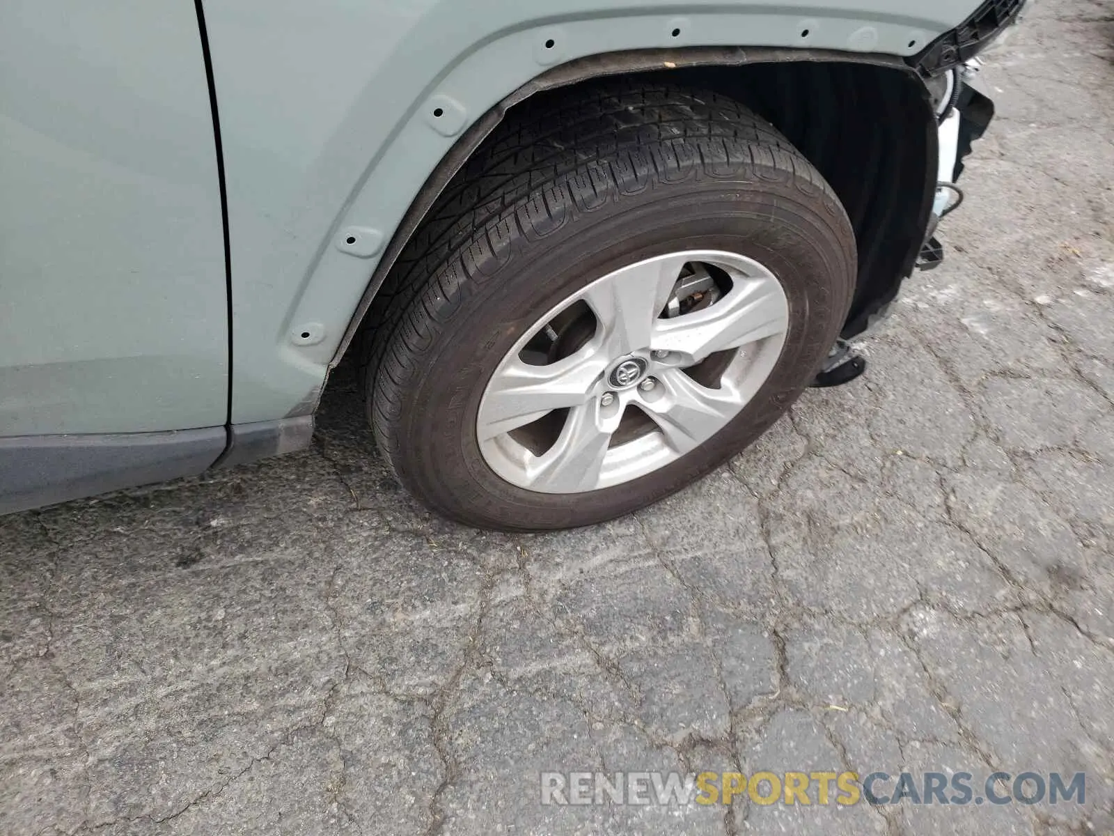 9 Photograph of a damaged car 2T3W1RFV3MC087720 TOYOTA RAV4 2021
