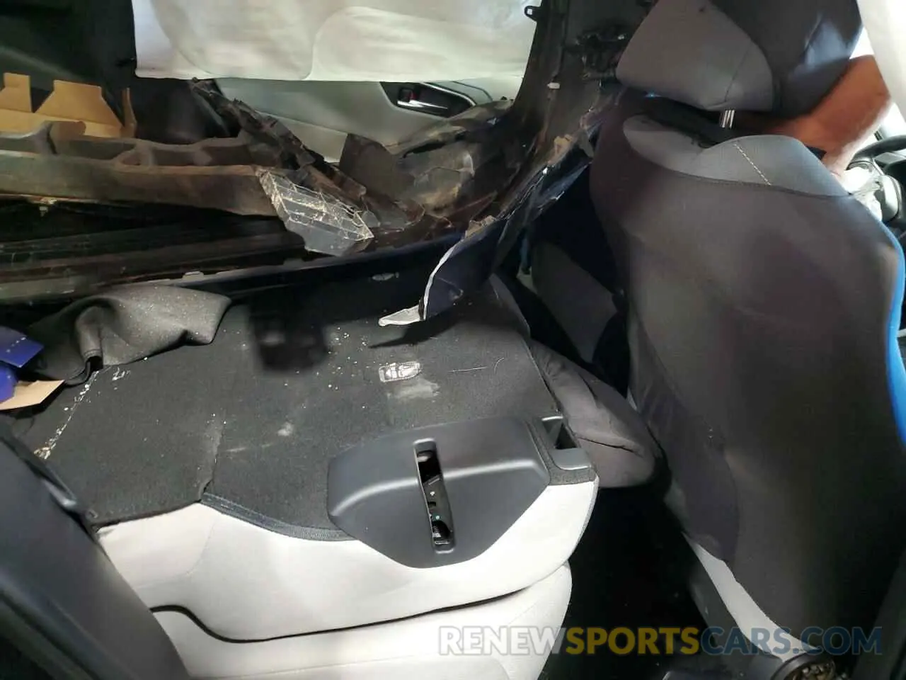 11 Photograph of a damaged car 2T3W1RFV3MW104658 TOYOTA RAV4 2021