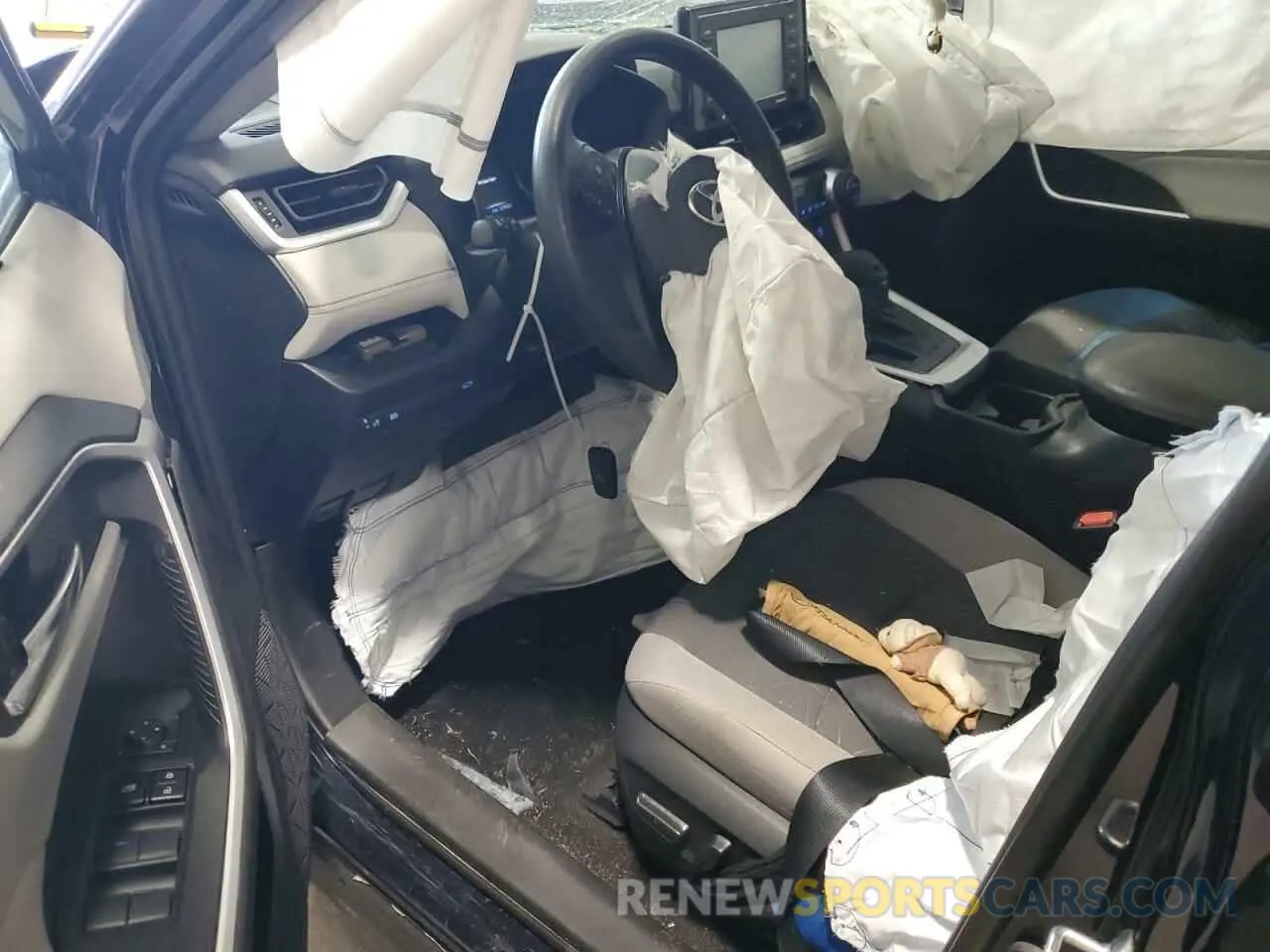 8 Photograph of a damaged car 2T3W1RFV3MW104658 TOYOTA RAV4 2021
