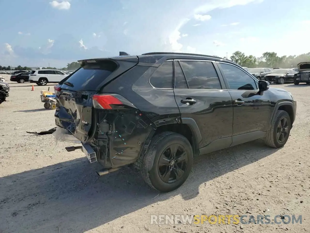 3 Фотография поврежденного автомобиля 2T3W1RFV3MW105213 TOYOTA RAV4 2021