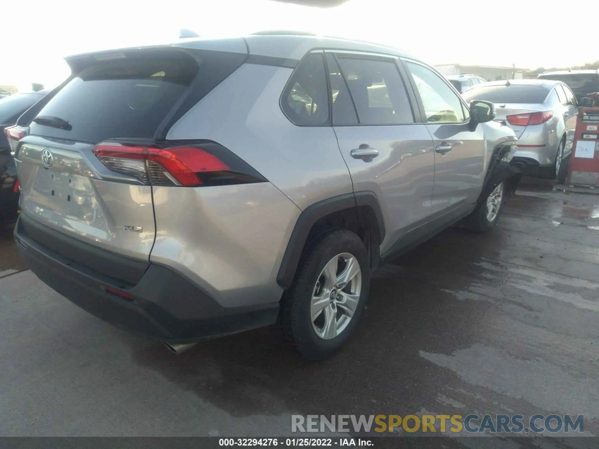 4 Photograph of a damaged car 2T3W1RFV3MW105907 TOYOTA RAV4 2021