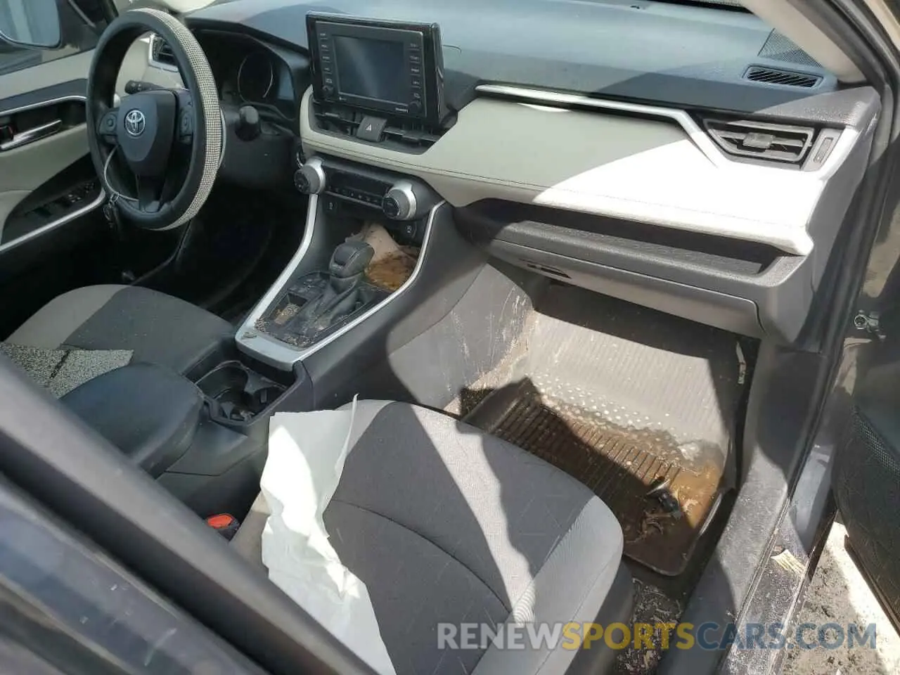 8 Photograph of a damaged car 2T3W1RFV3MW142763 TOYOTA RAV4 2021