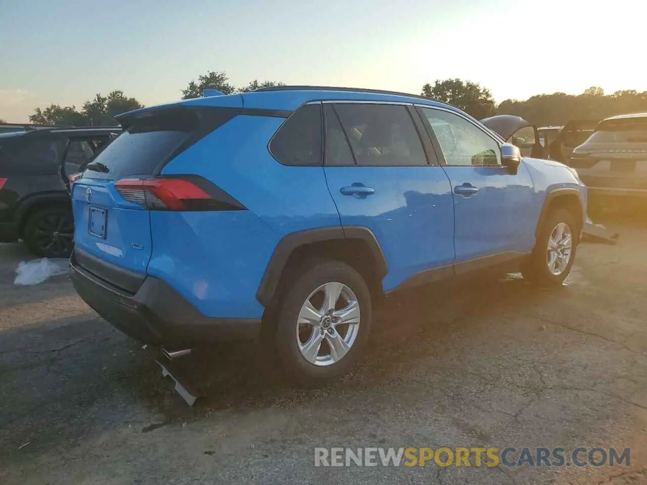 3 Photograph of a damaged car 2T3W1RFV3MW162334 TOYOTA RAV4 2021