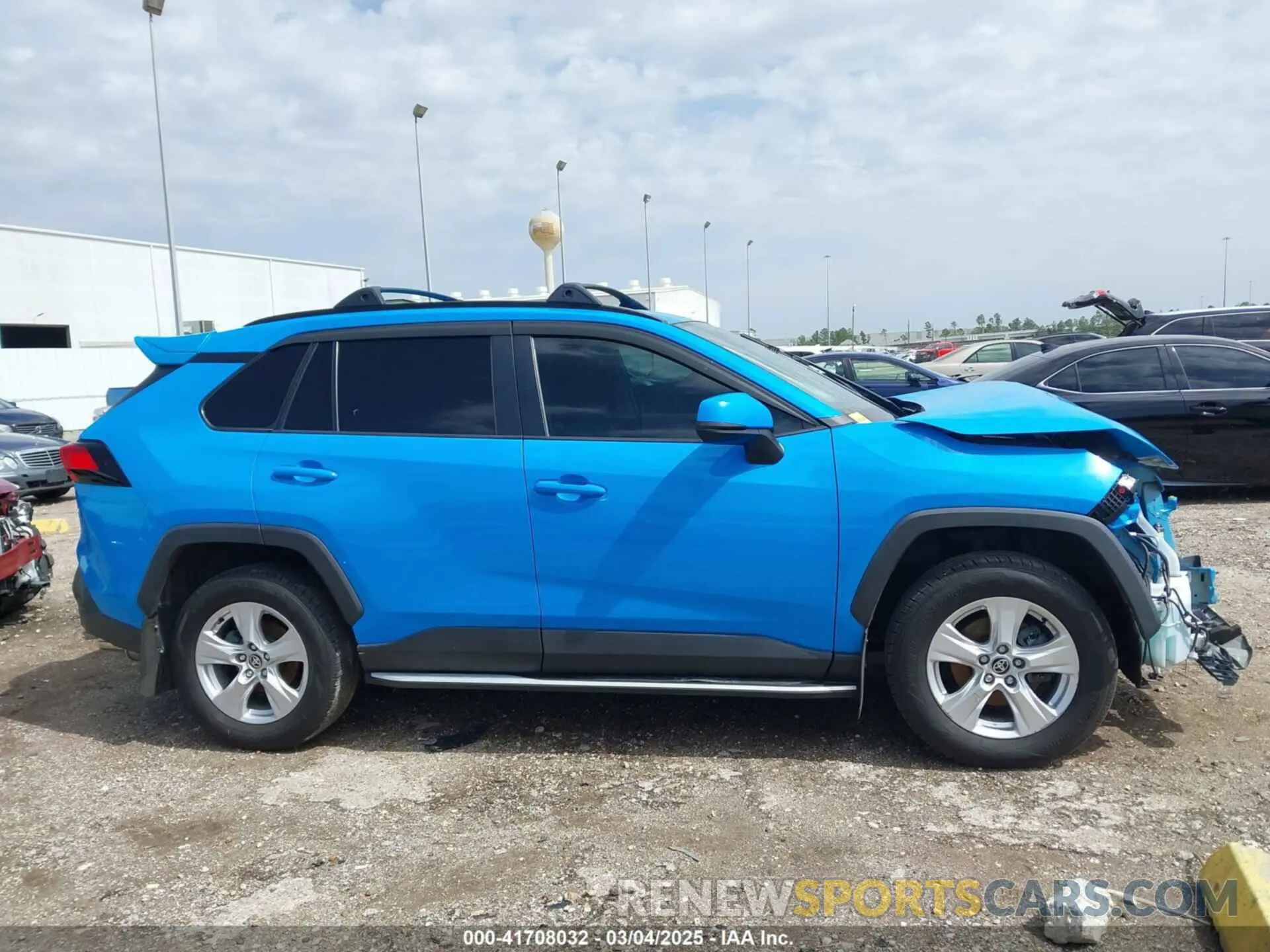 14 Photograph of a damaged car 2T3W1RFV3MW164777 TOYOTA RAV4 2021