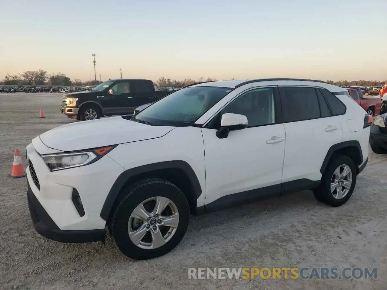 1 Фотография поврежденного автомобиля 2T3W1RFV4MC105500 TOYOTA RAV4 2021