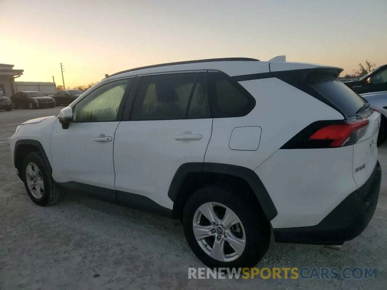 2 Фотография поврежденного автомобиля 2T3W1RFV4MC105500 TOYOTA RAV4 2021