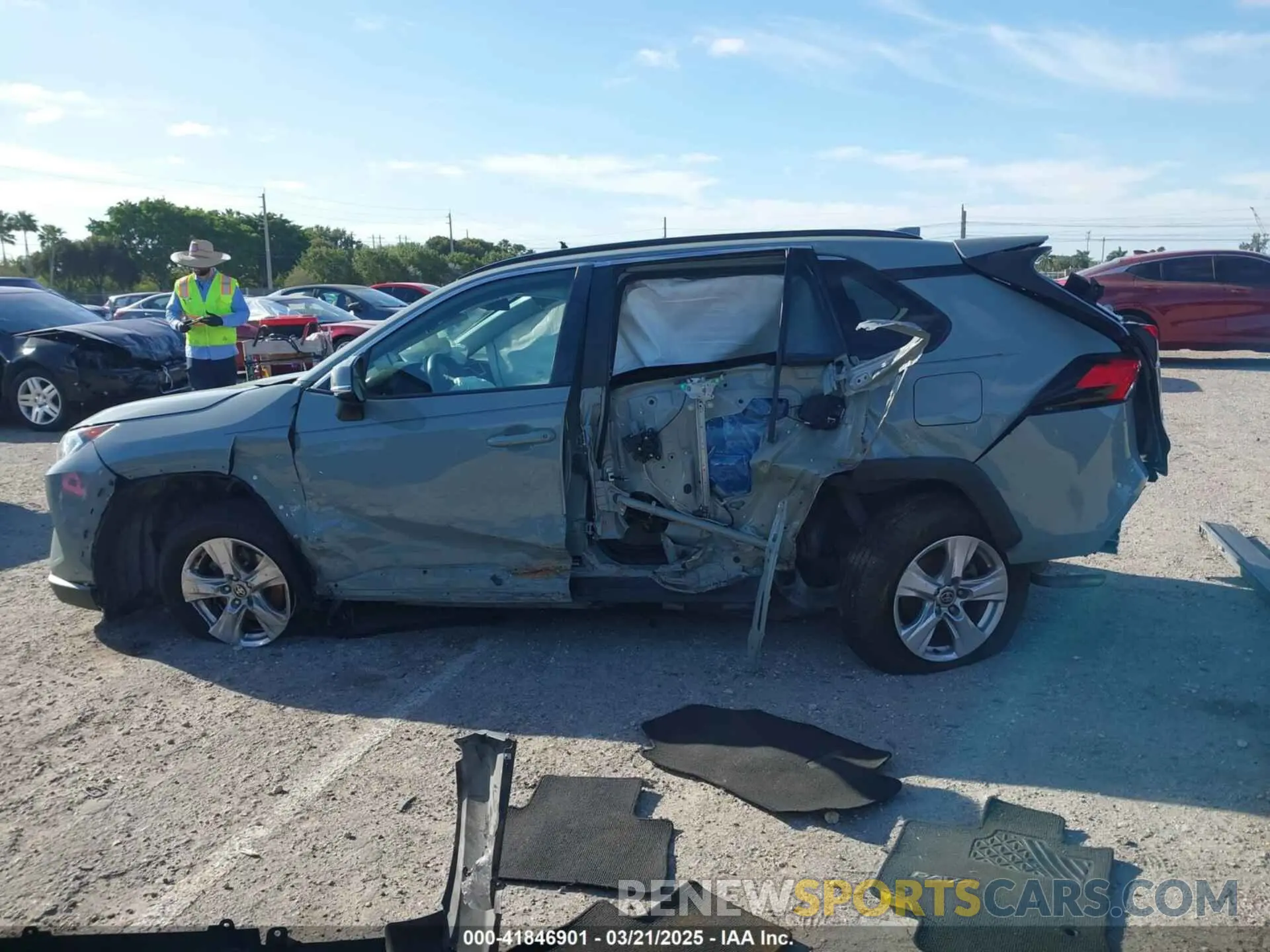 14 Фотография поврежденного автомобиля 2T3W1RFV4MW136969 TOYOTA RAV4 2021