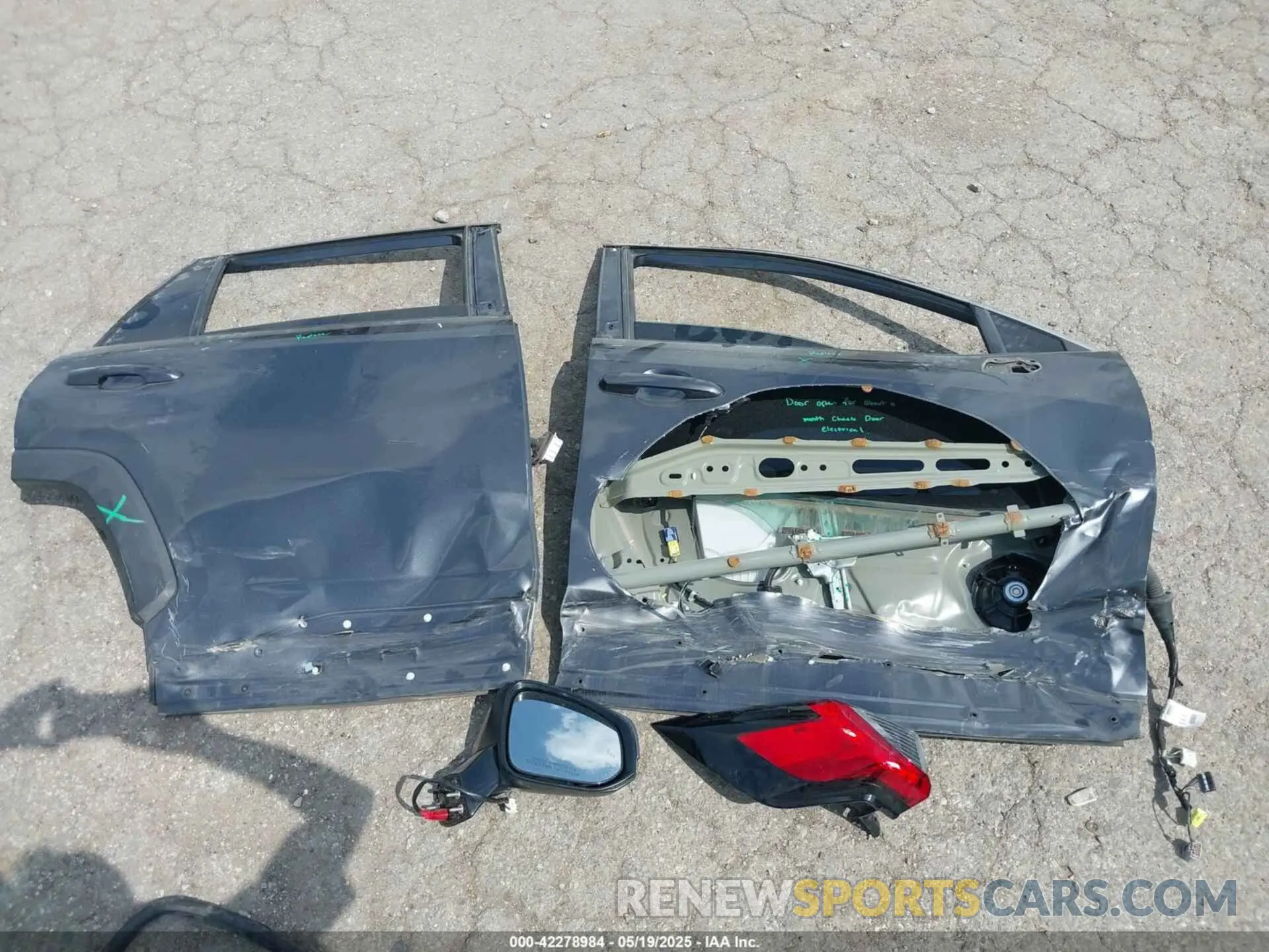 12 Photograph of a damaged car 2T3W1RFV5MC092028 TOYOTA RAV4 2021