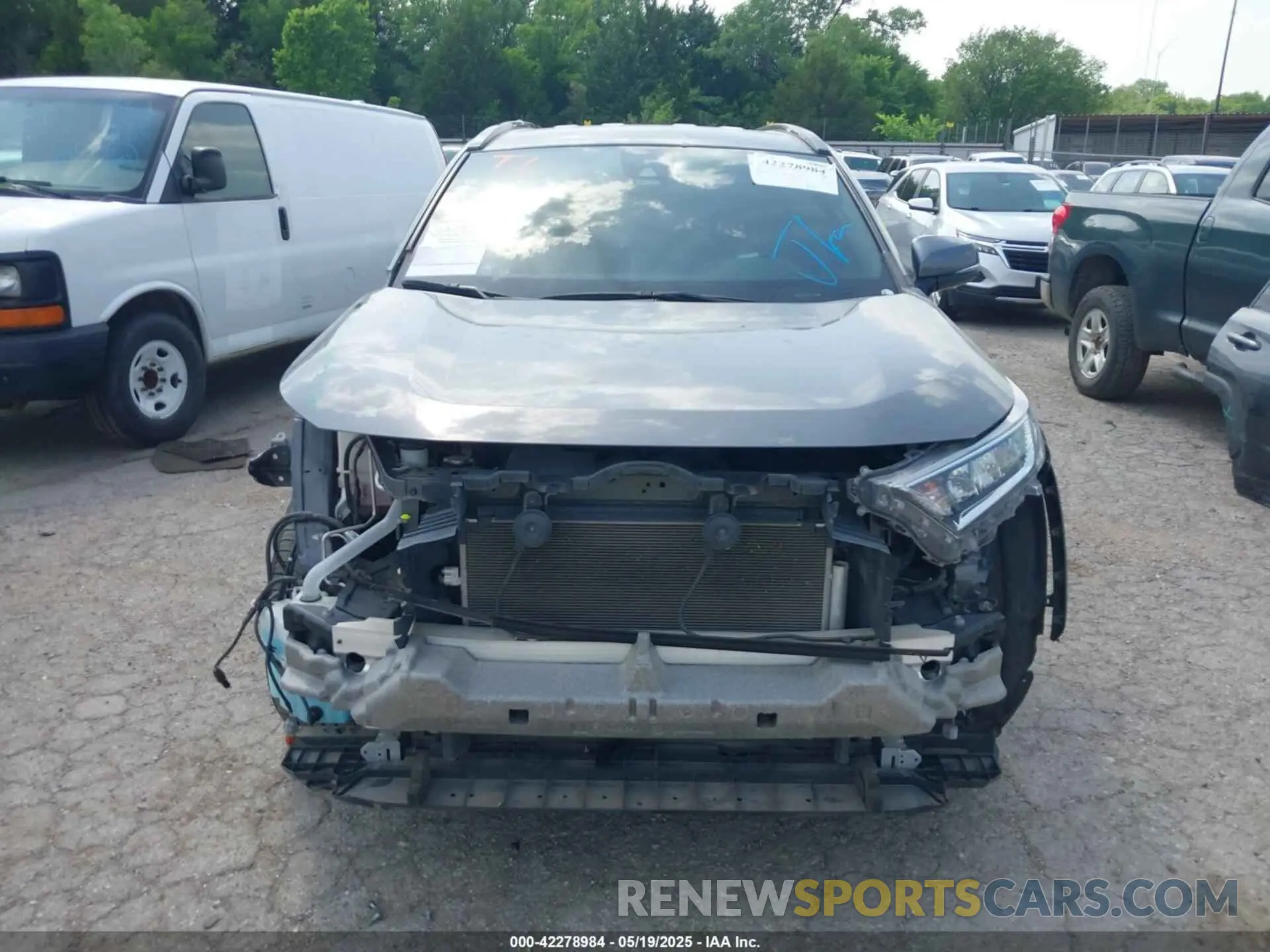 13 Photograph of a damaged car 2T3W1RFV5MC092028 TOYOTA RAV4 2021