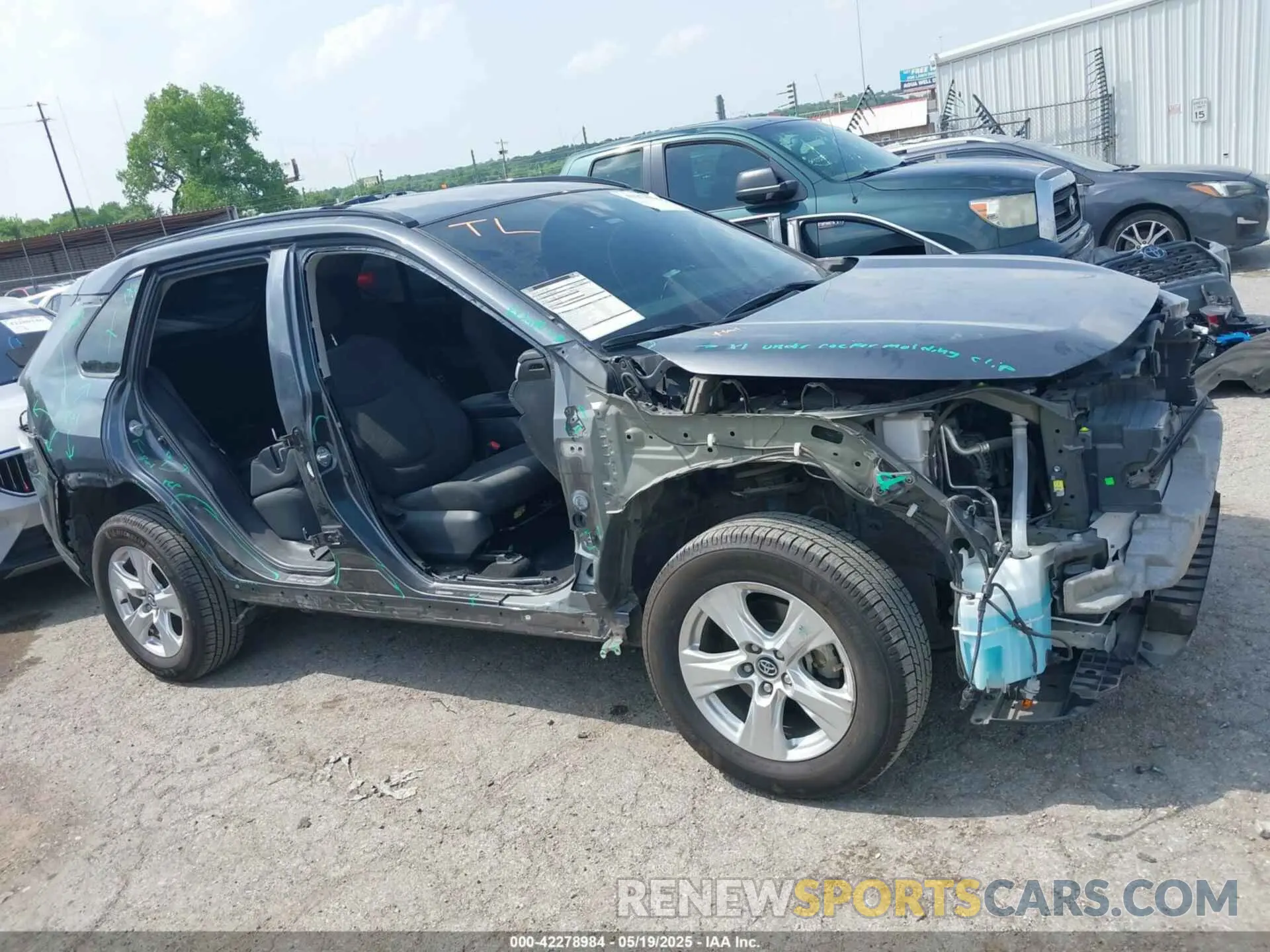14 Photograph of a damaged car 2T3W1RFV5MC092028 TOYOTA RAV4 2021
