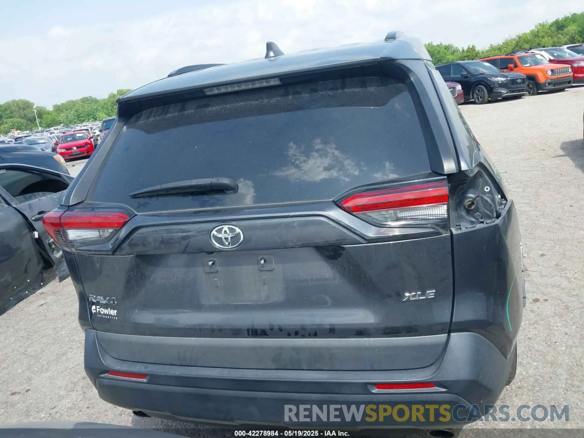 17 Photograph of a damaged car 2T3W1RFV5MC092028 TOYOTA RAV4 2021