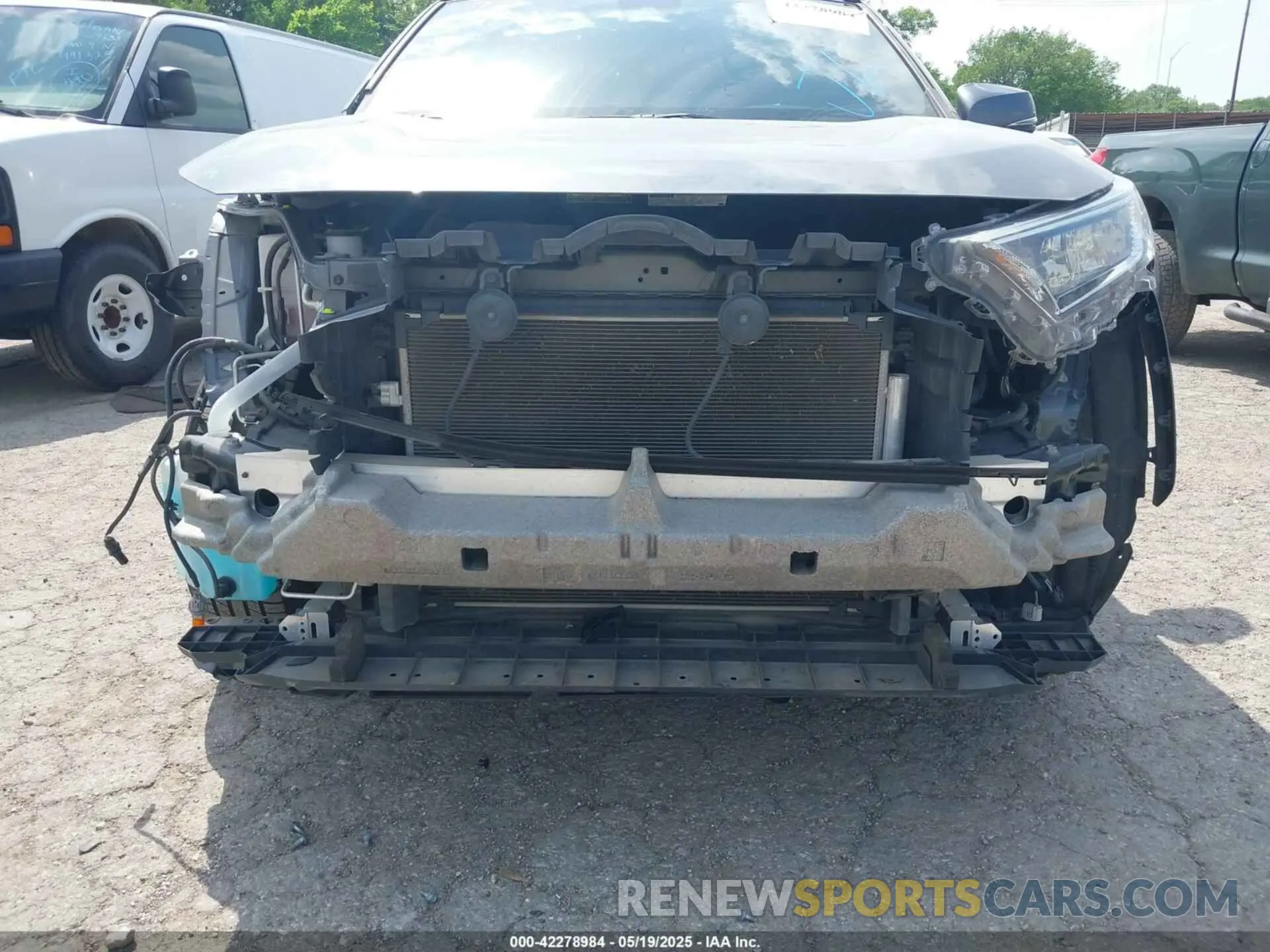 18 Photograph of a damaged car 2T3W1RFV5MC092028 TOYOTA RAV4 2021