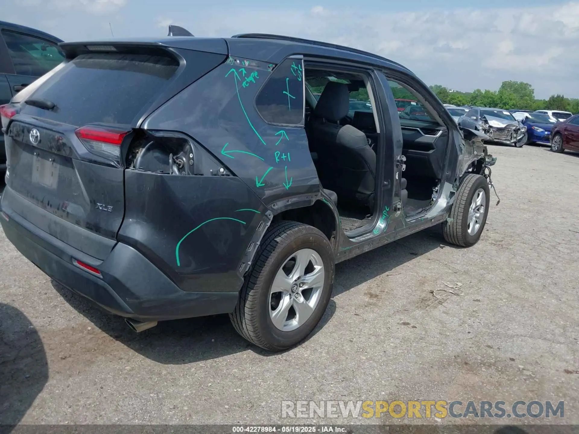 4 Photograph of a damaged car 2T3W1RFV5MC092028 TOYOTA RAV4 2021