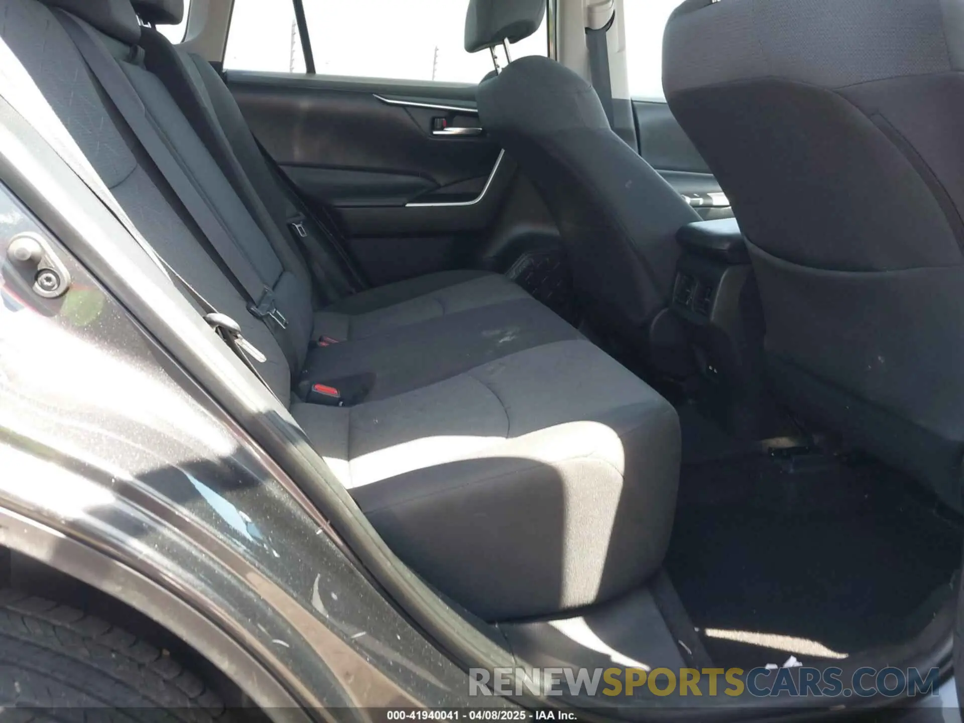 8 Photograph of a damaged car 2T3W1RFV5MC098184 TOYOTA RAV4 2021
