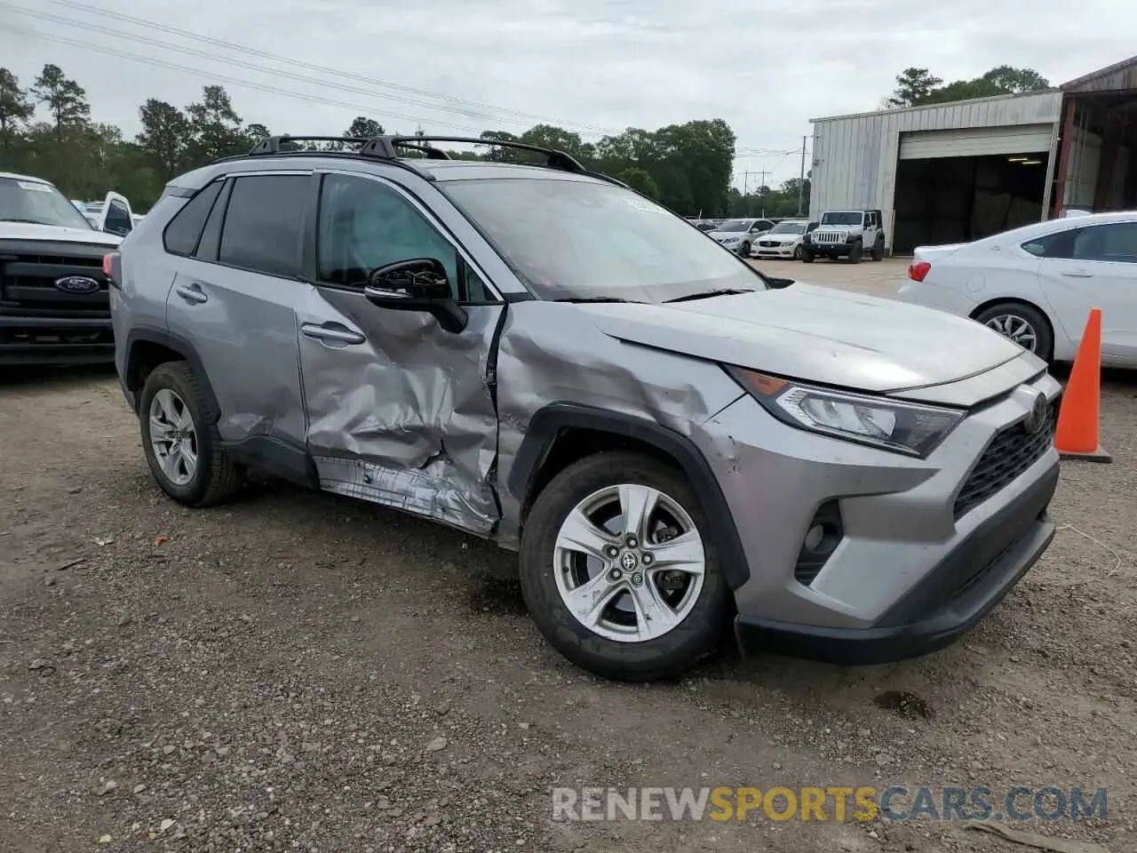 4 Photograph of a damaged car 2T3W1RFV5MC114223 TOYOTA RAV4 2021