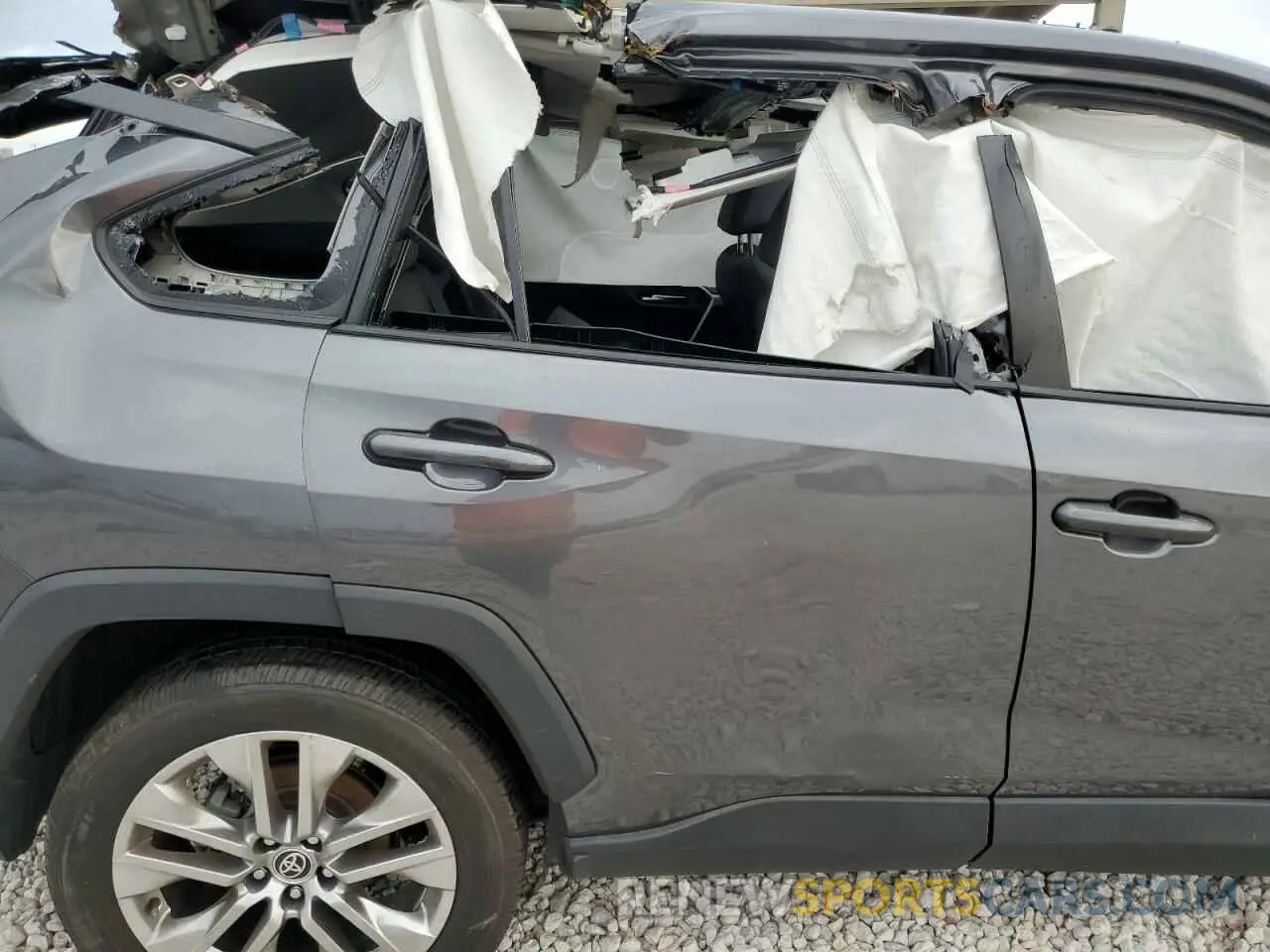 11 Photograph of a damaged car 2T3W1RFV5MC138540 TOYOTA RAV4 2021
