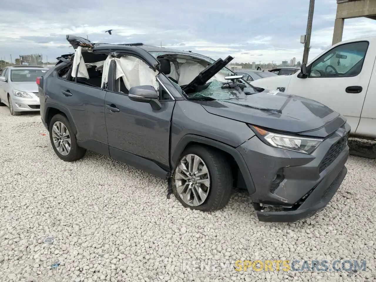 4 Photograph of a damaged car 2T3W1RFV5MC138540 TOYOTA RAV4 2021